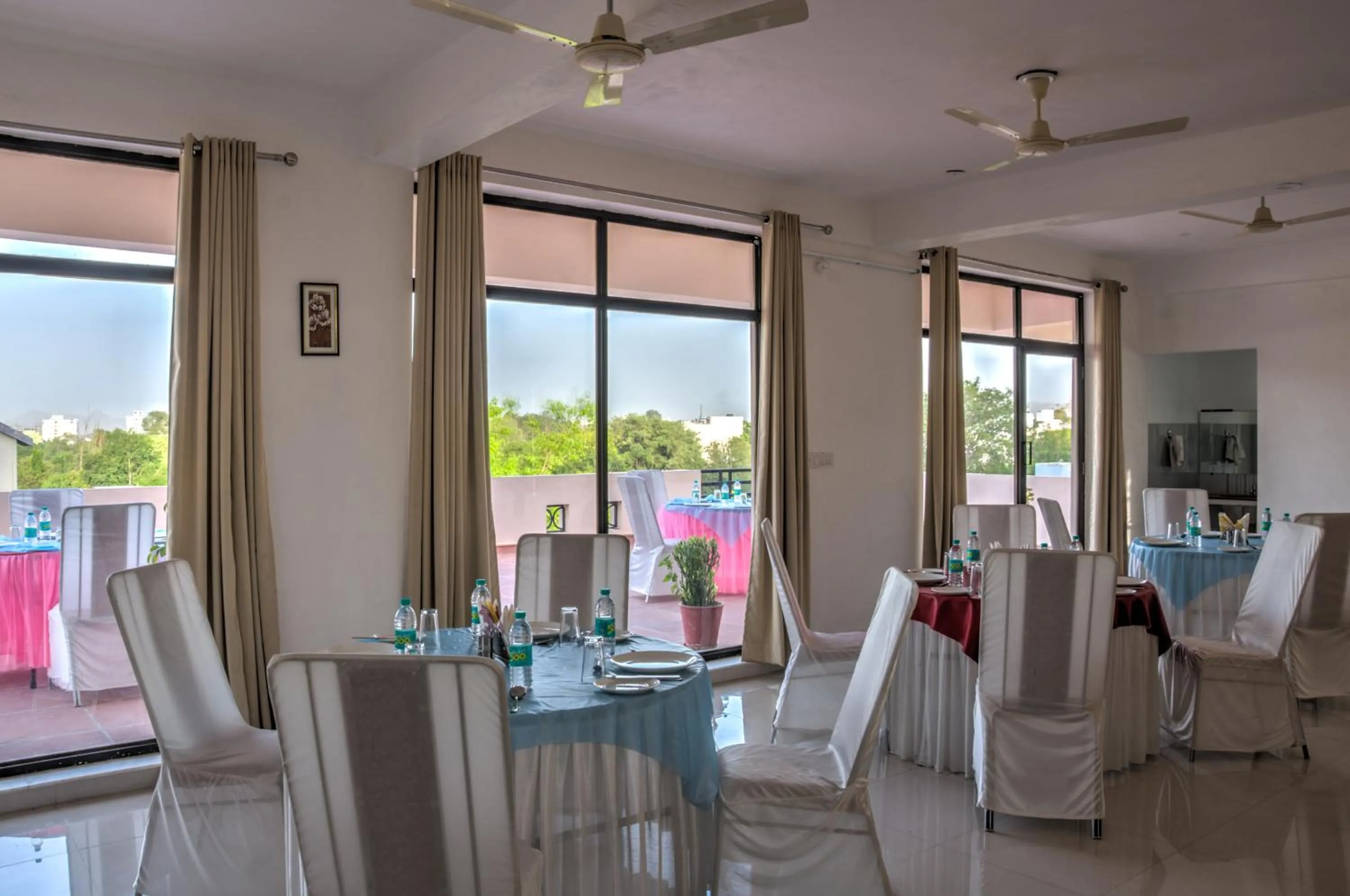 Restaurant/places to eat in The Park Classic Udaipur