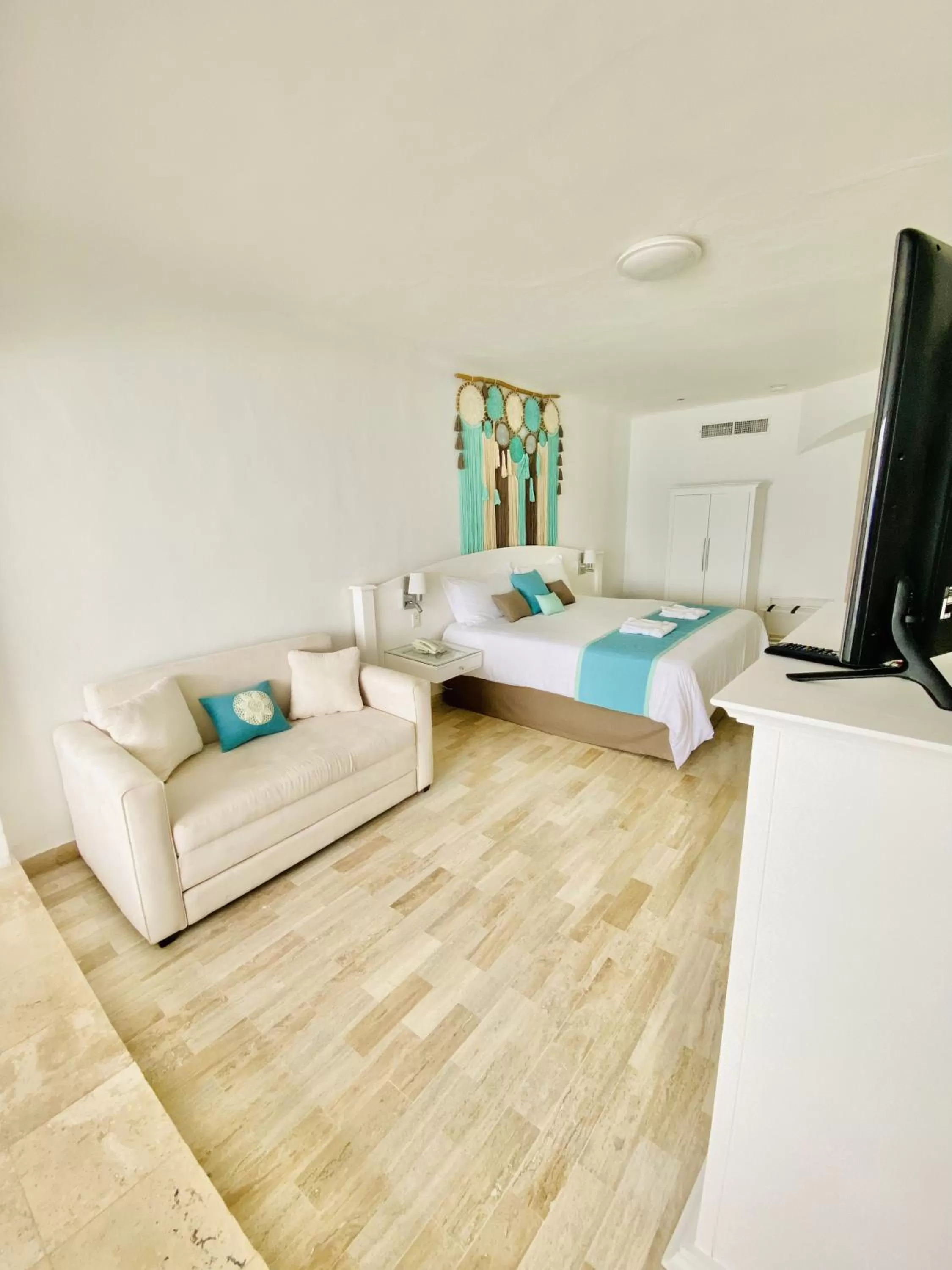 Photo of the whole room, Bed in Cyan Cancun Resort & Spa