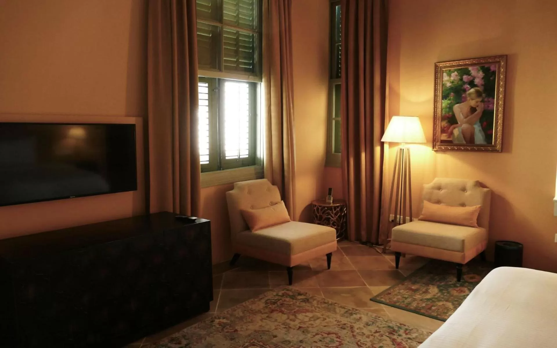 Communal lounge/ TV room, Bed in Madama Residence