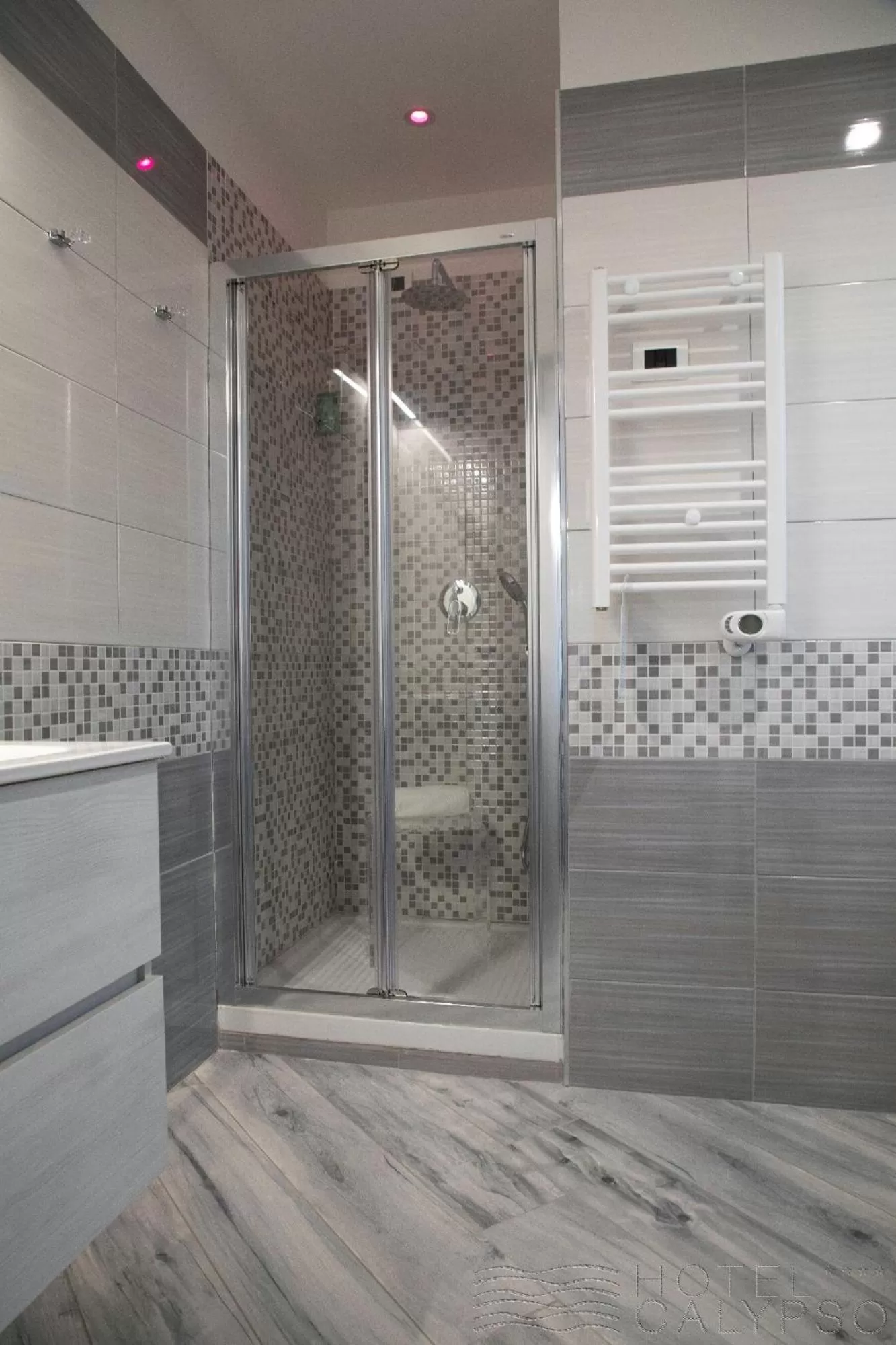 Shower in Hotel Calypso