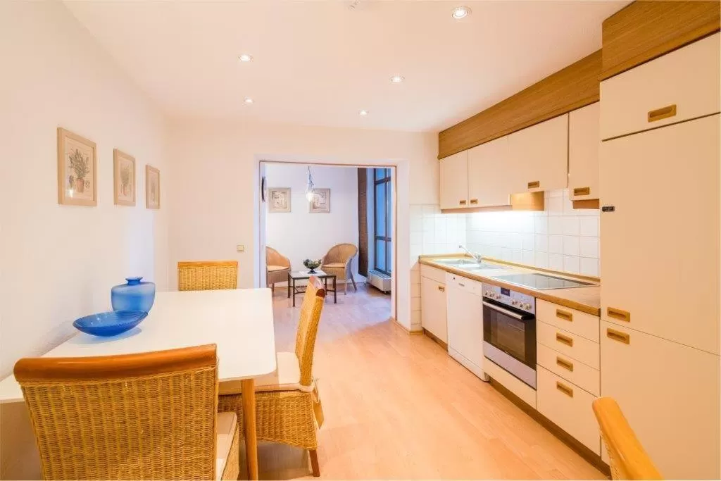 Kitchen or kitchenette in Hotel Am Nockherberg