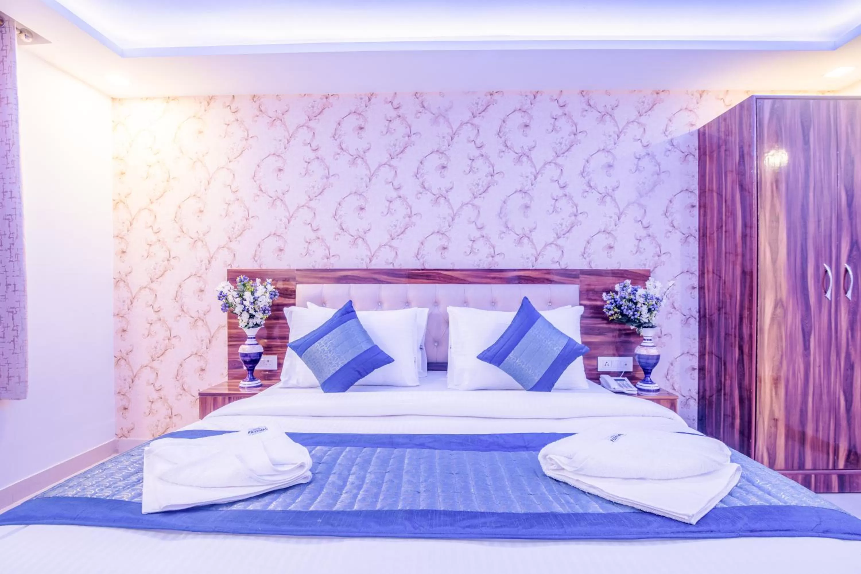 Bed in Hotel Festival Mahipalpur At Delhi Airport