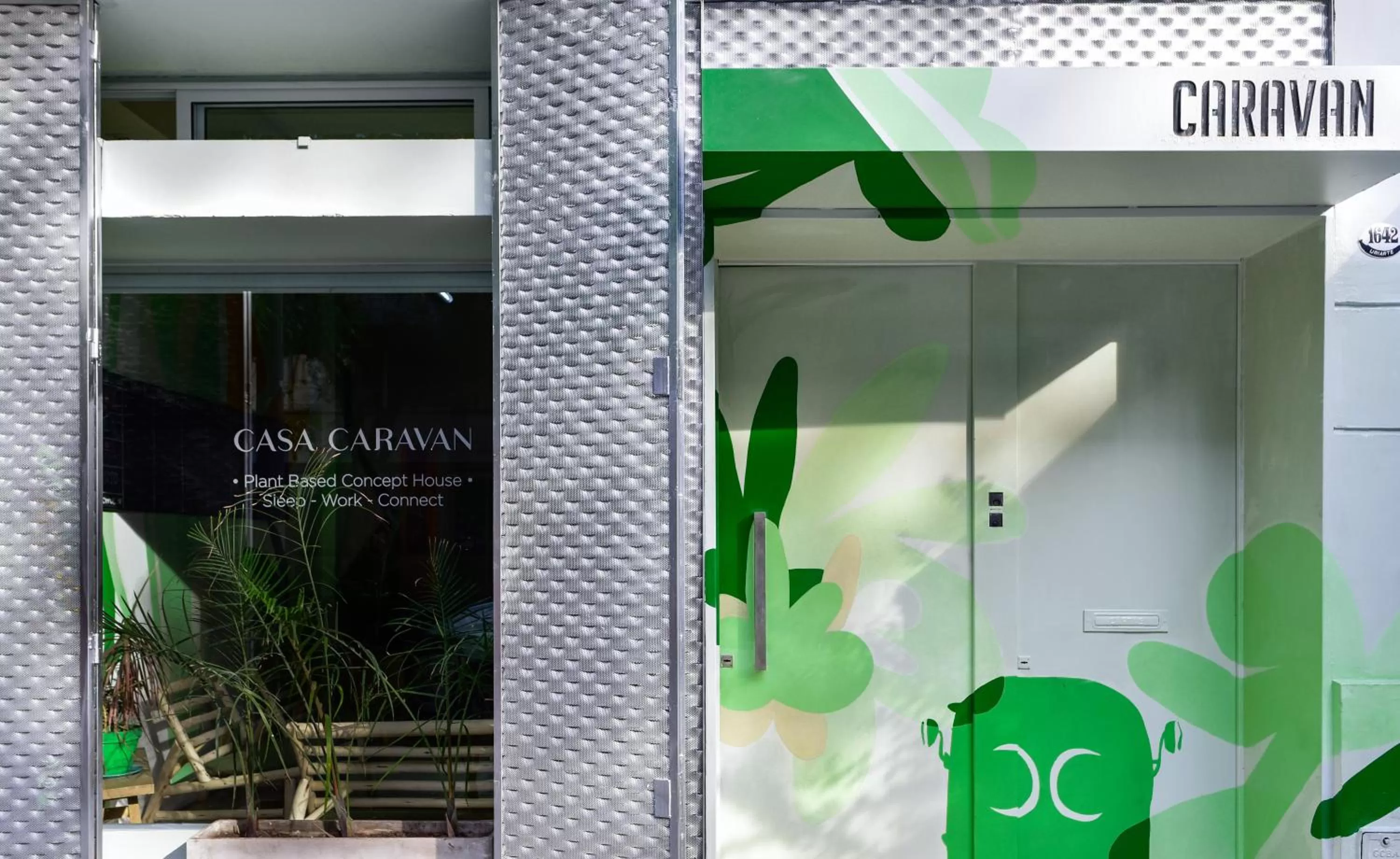 Facade/entrance in Casa Caravan - Plant Based Concept House