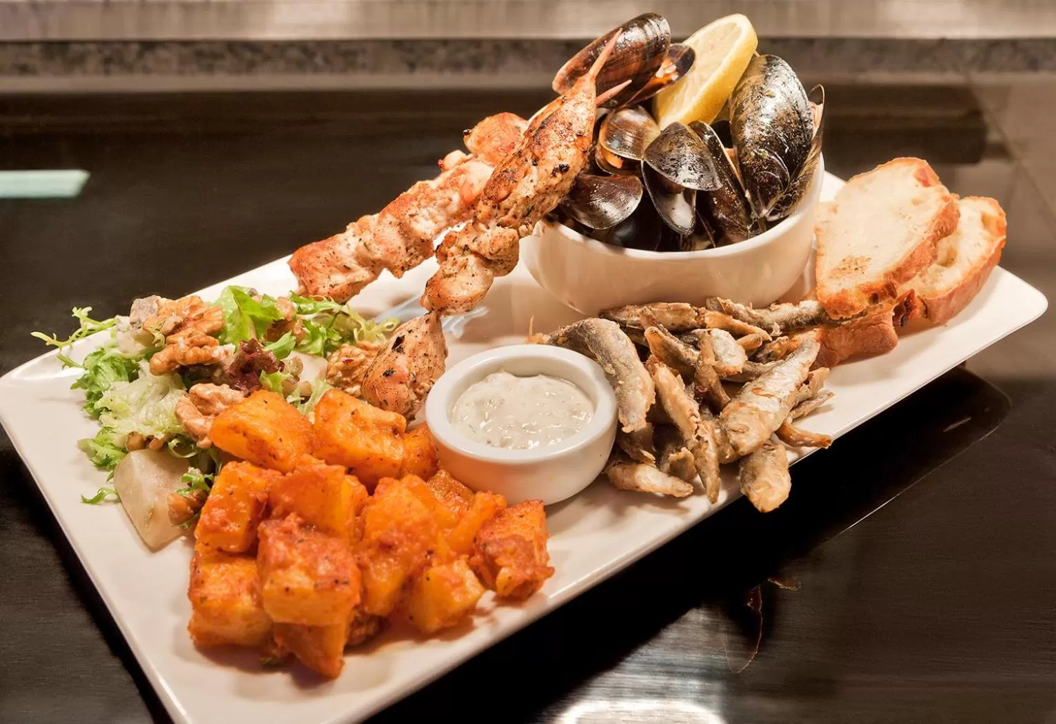 Lunch in Ten Hill Place