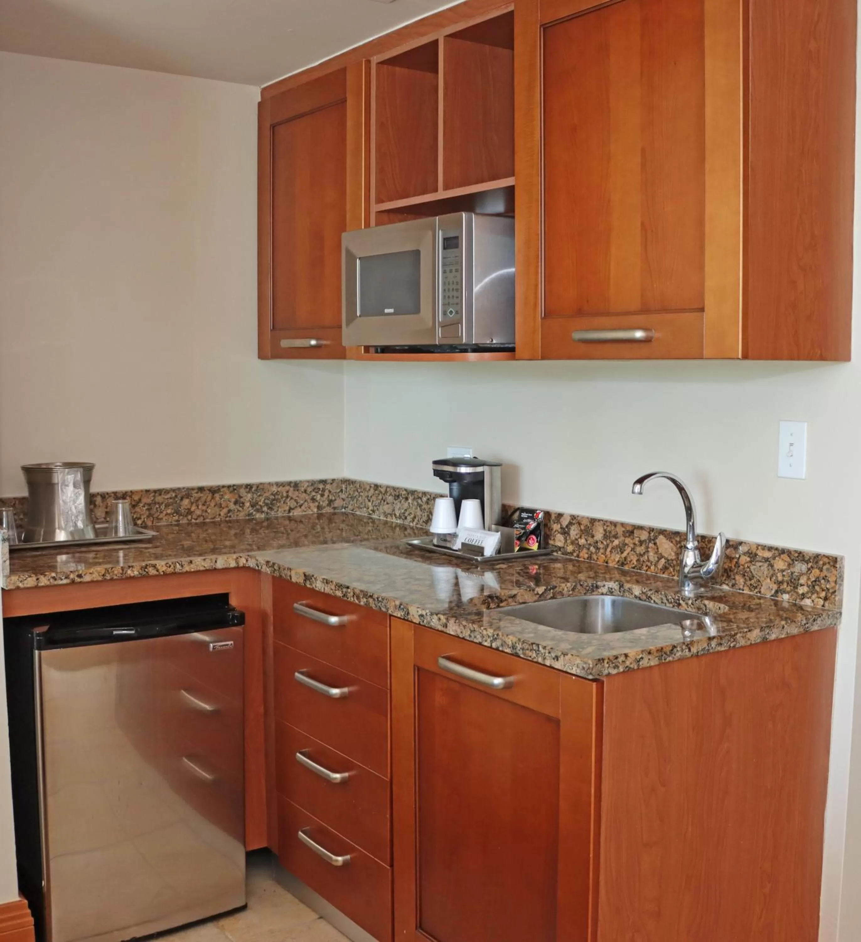Kitchen or kitchenette in Costa Bahia Hotel Paseo Caribe
