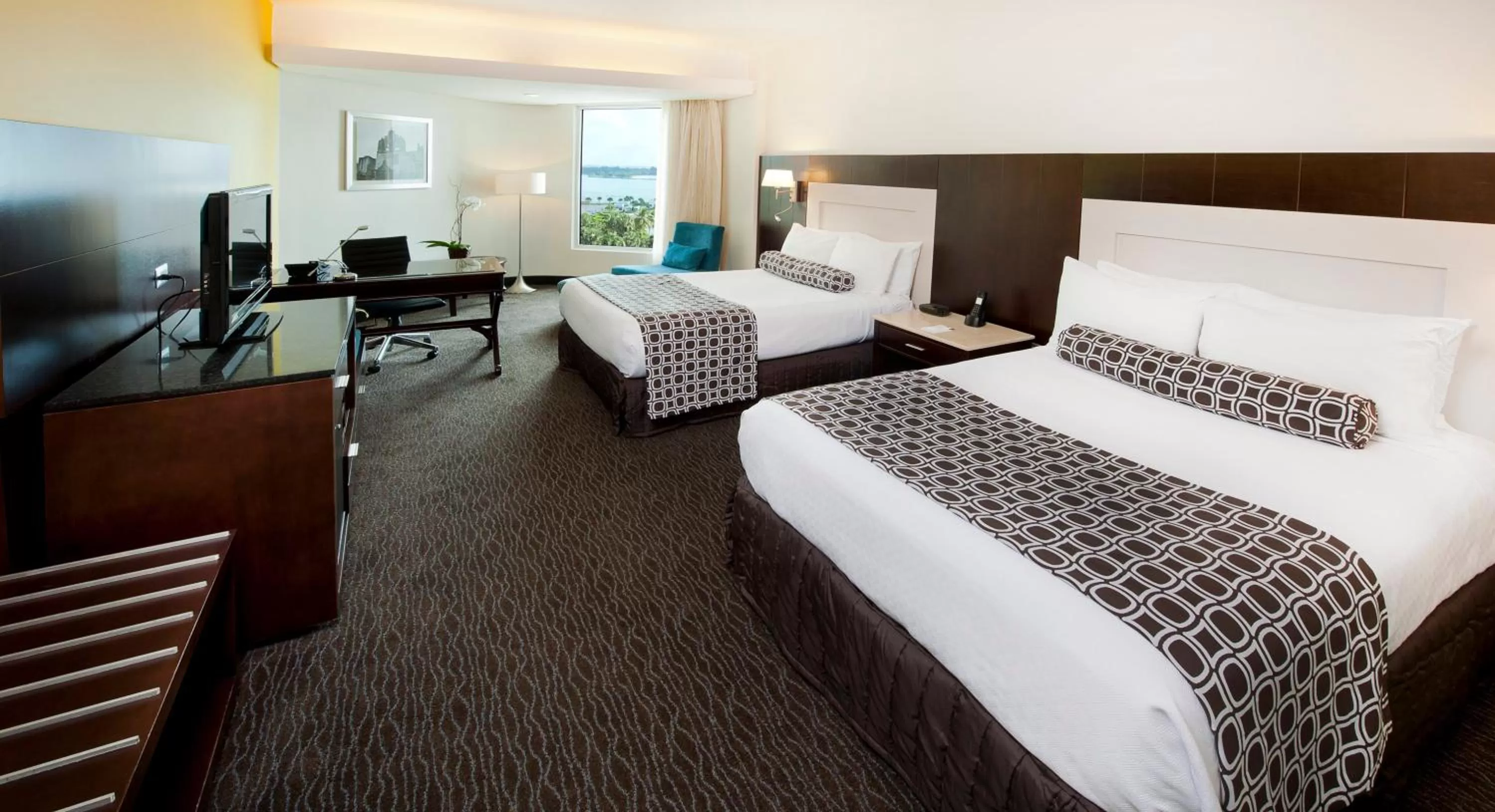 Photo of the whole room, Bed in Crowne Plaza Santo Domingo by IHG