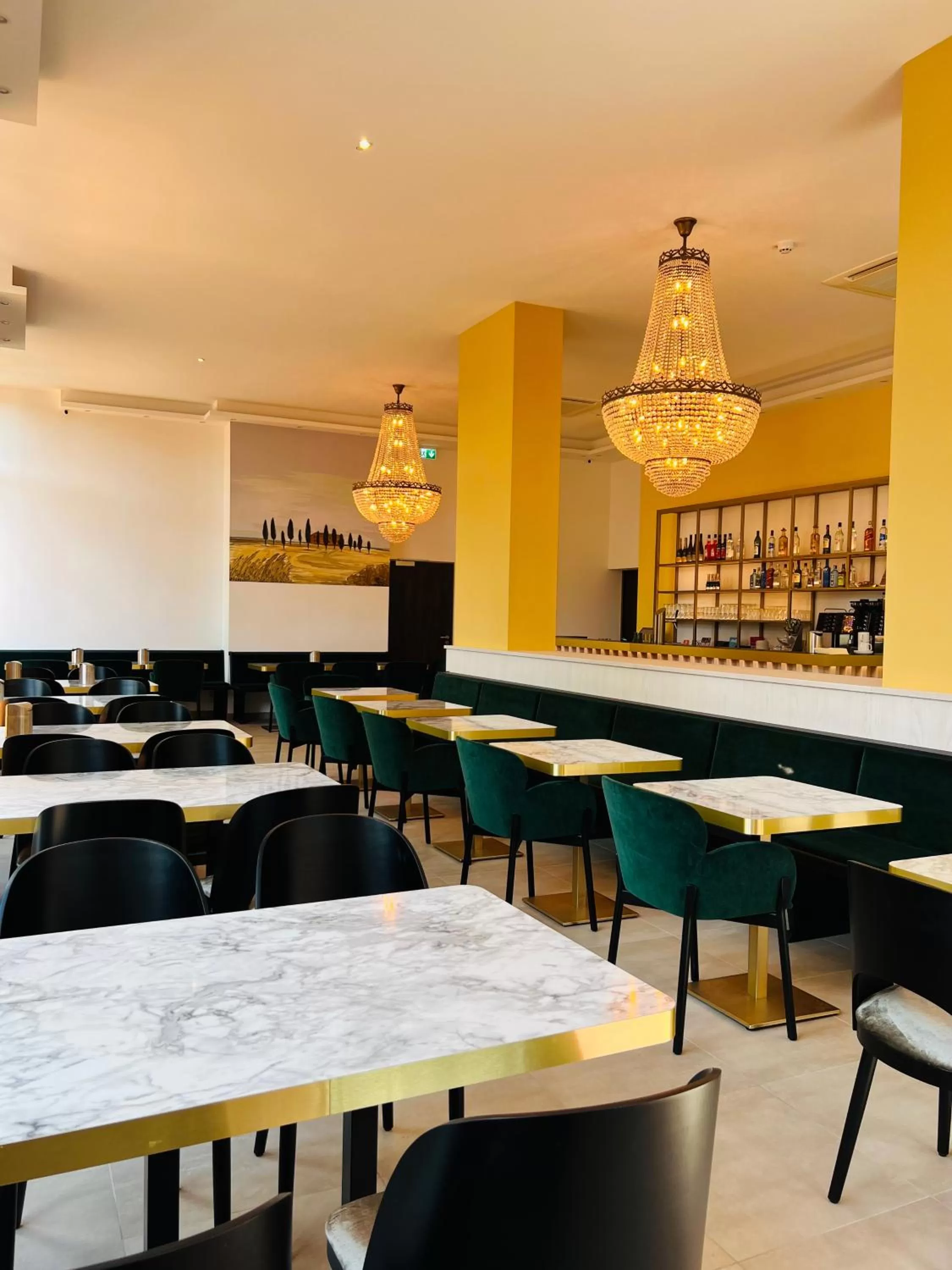 Restaurant/Places to Eat in The Monument Hotel - BW Signature Collection