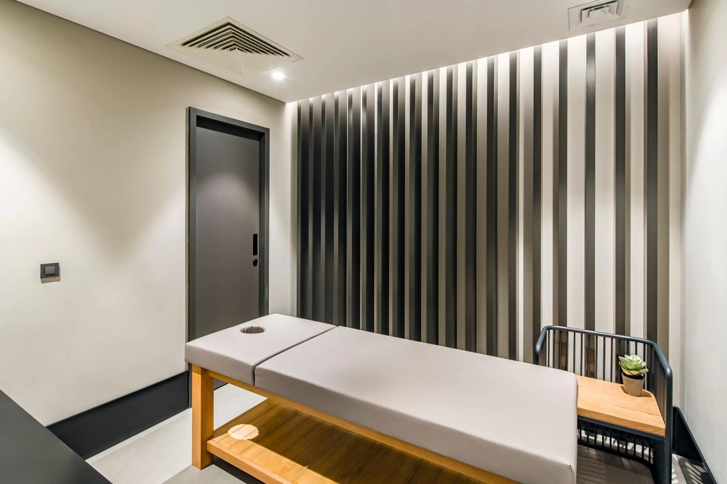 Massage in NEO KVL Hotel by TASIGO