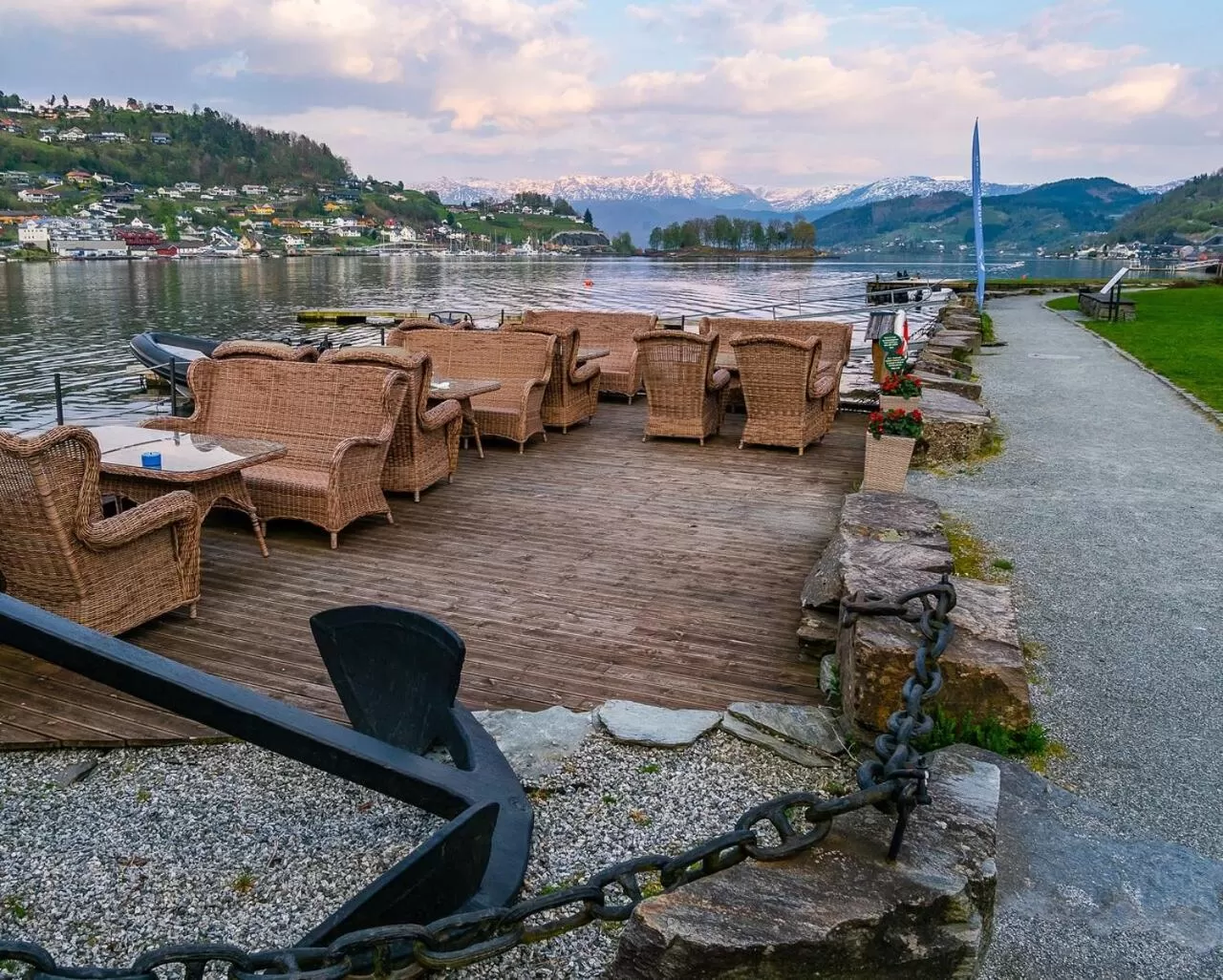 Seating area in Thon Hotel Sandven