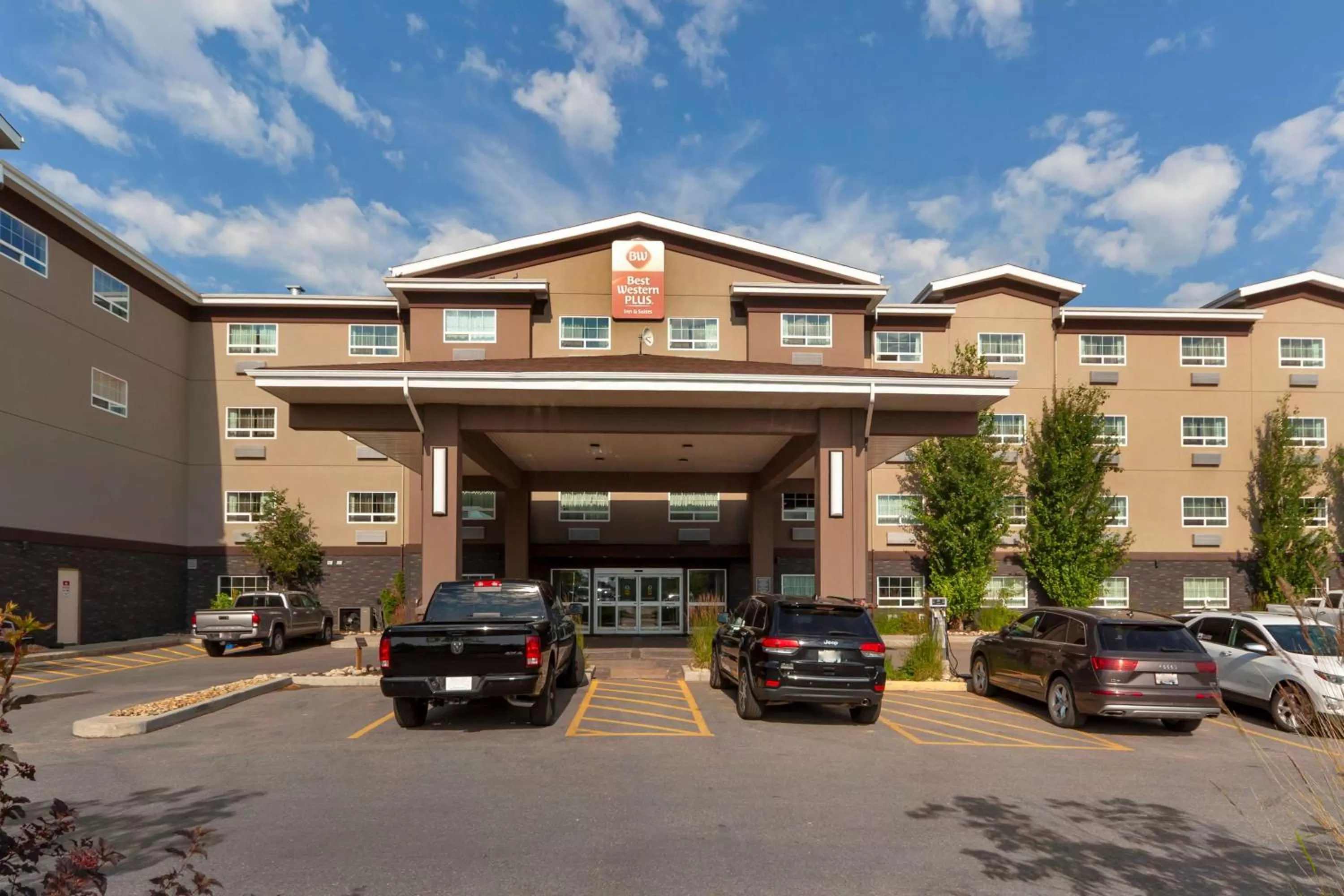 Property building in Best Western PLUS Fort Saskatchewan Inn & Suites