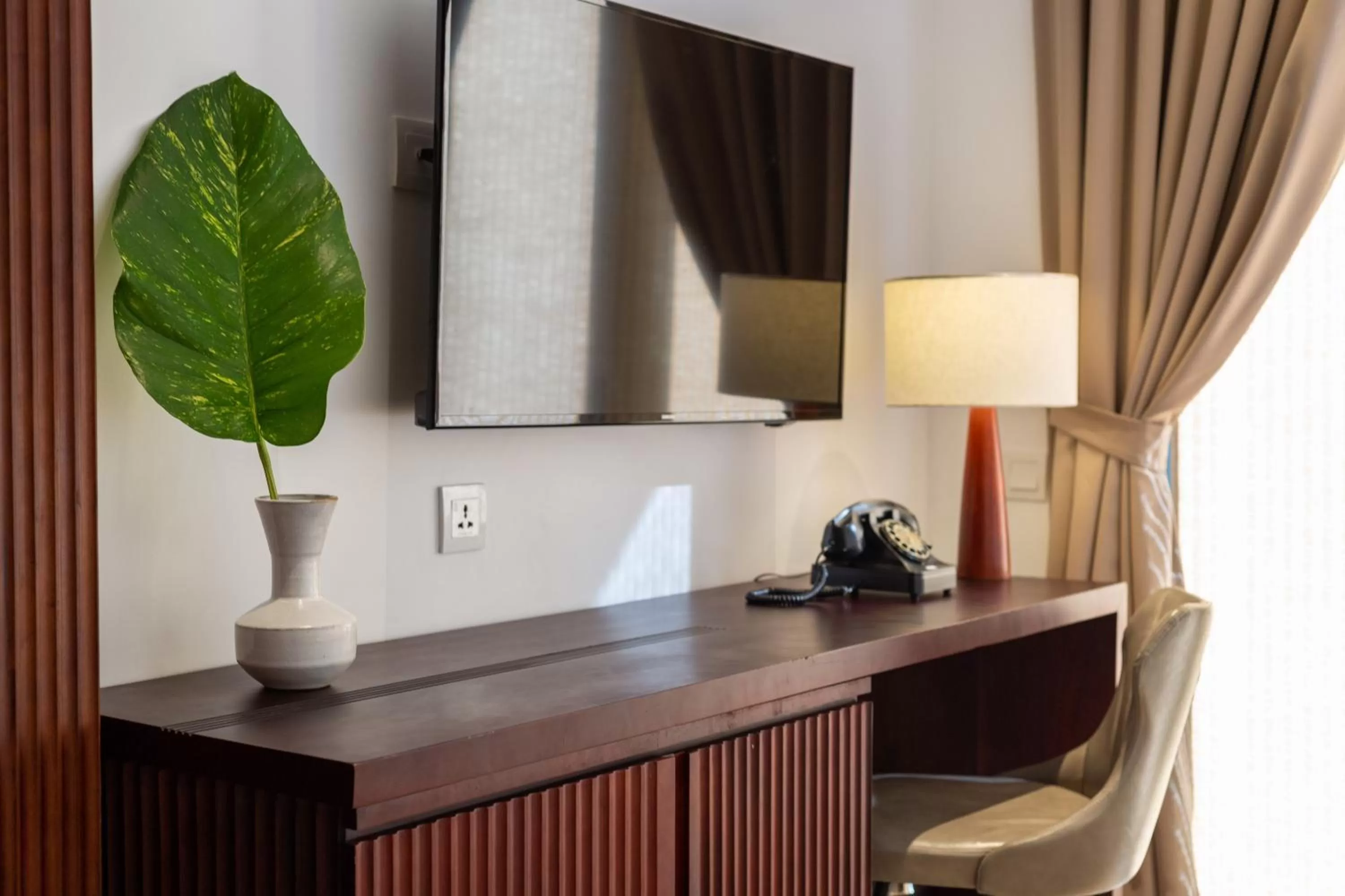 TV and multimedia in La Chronique Hotel