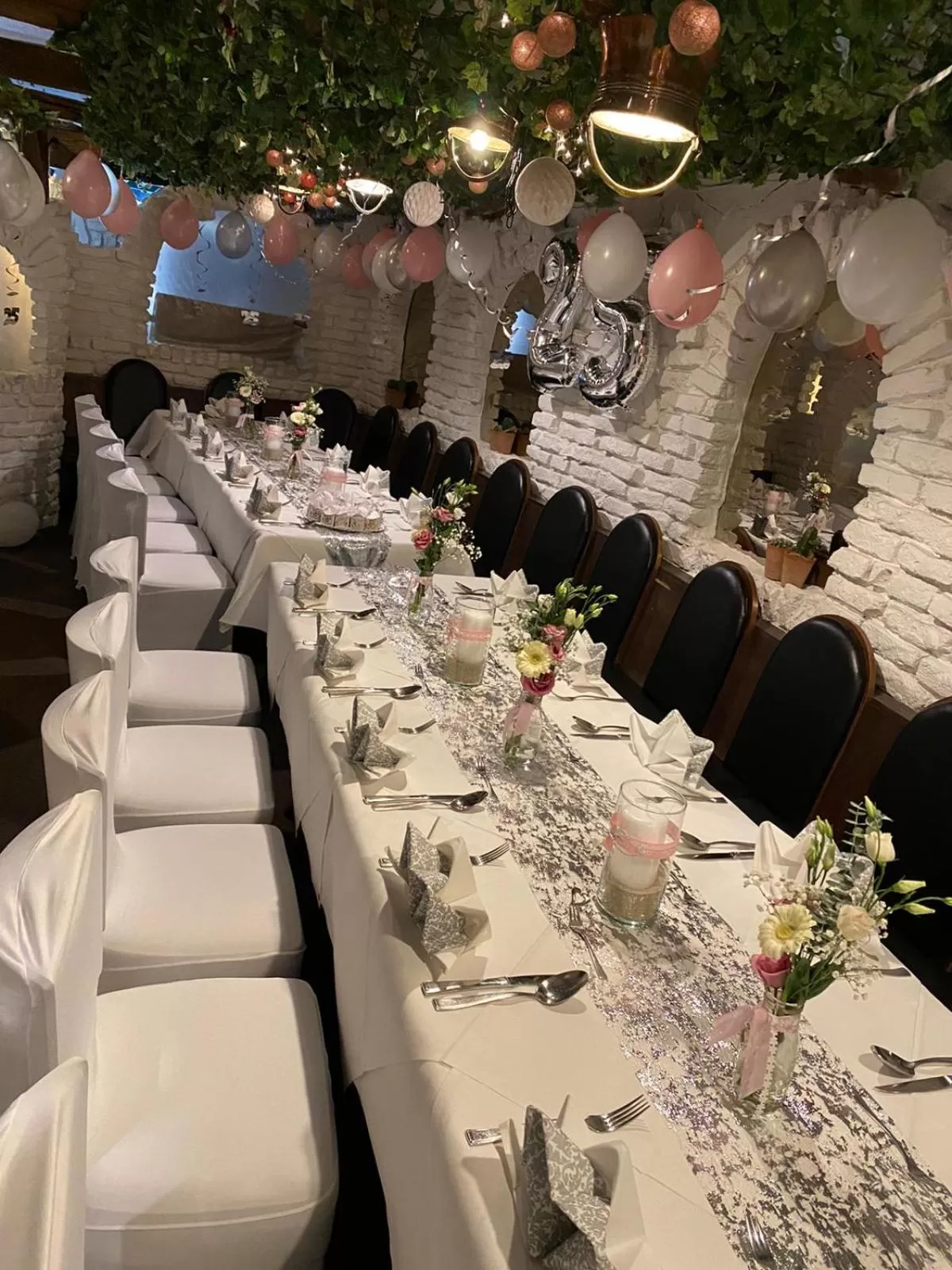 Restaurant/places to eat in Hotel Allegra