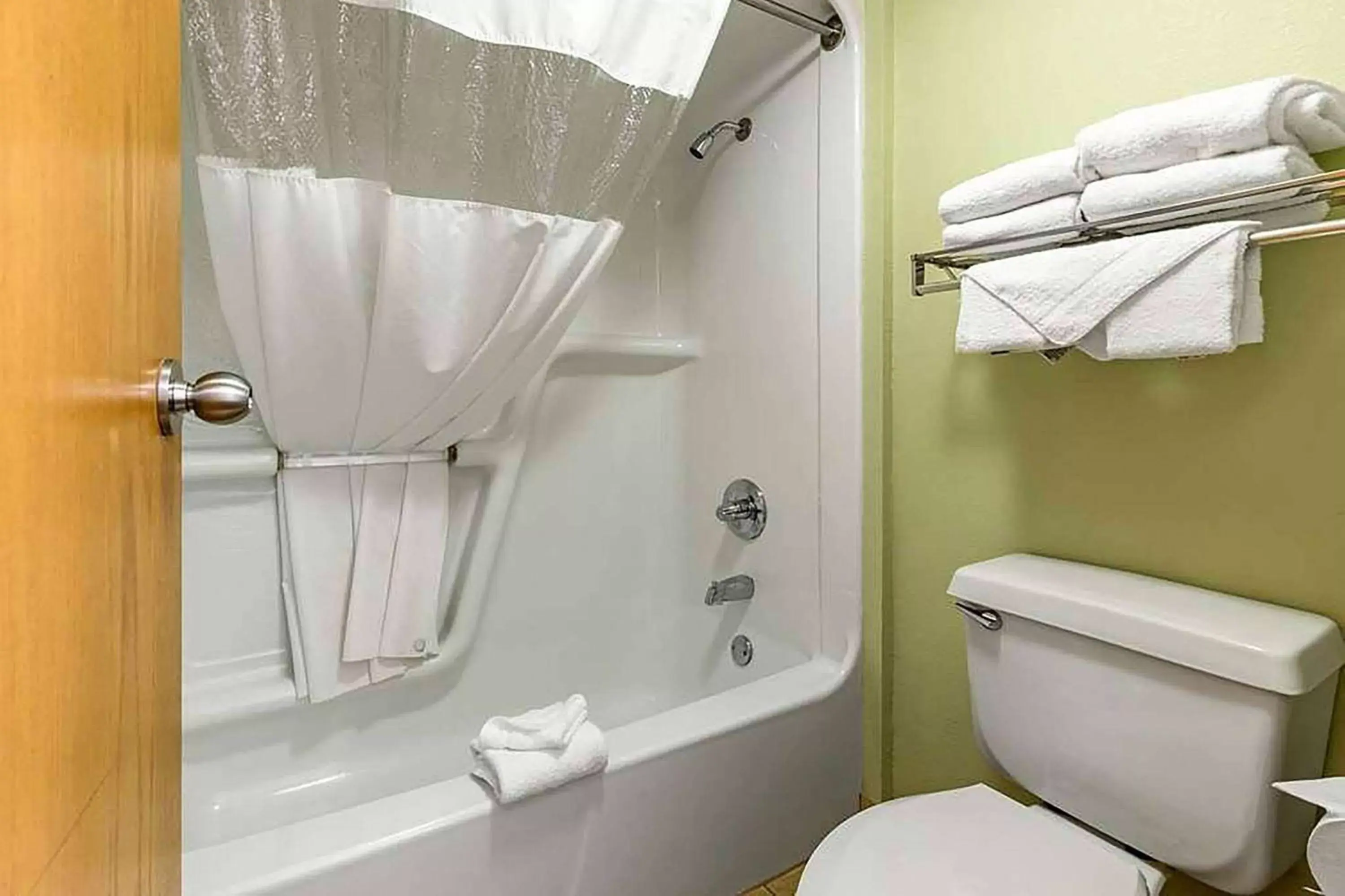 King Suite - Non-Smoking in Baymont by Wyndham Branson Thousand Hills King Suite - Non-Smoking in Baymont by Wyndham Branson Thousand Hills