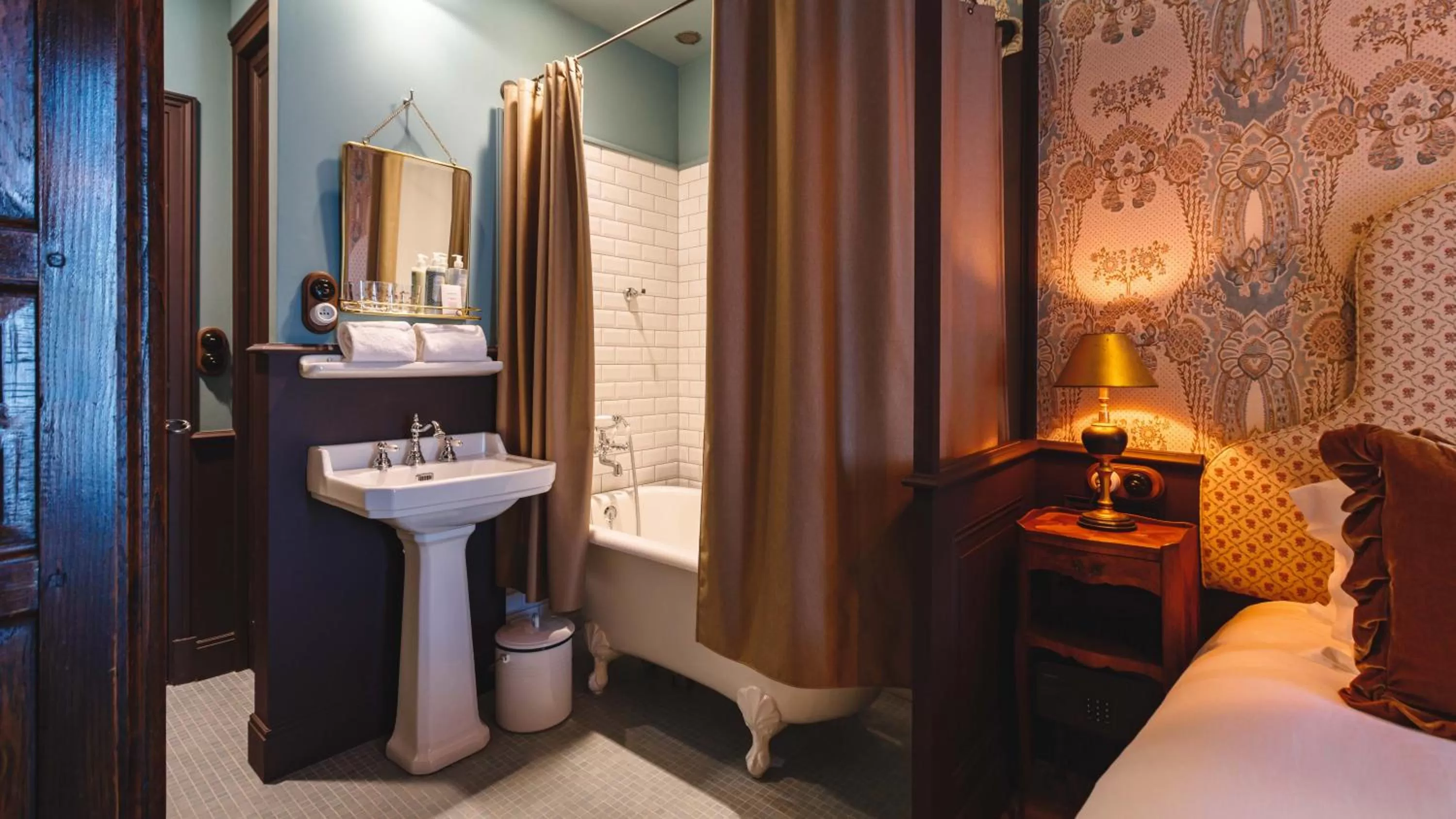 Bedroom, Bed in Bayard Bellecour