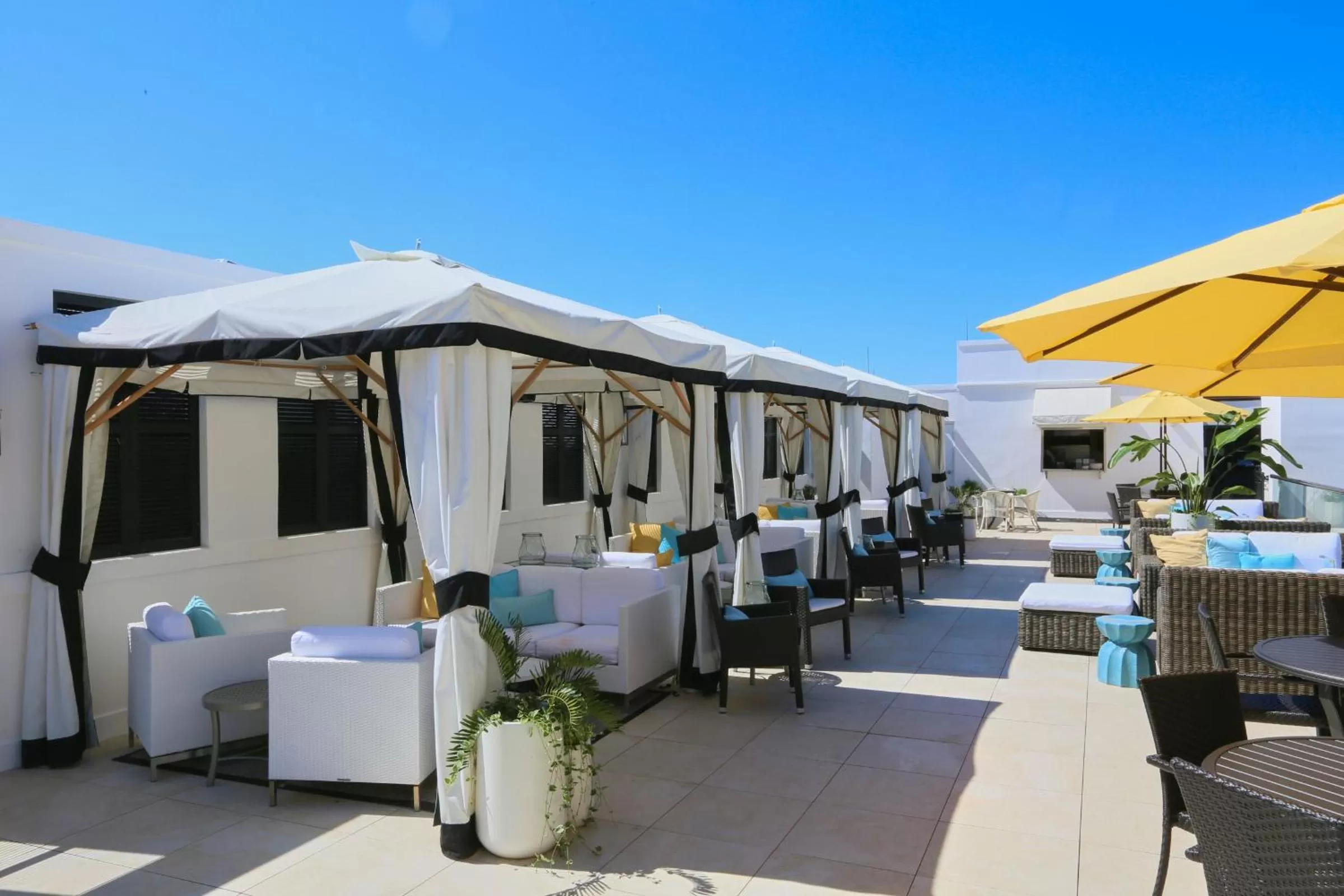 Restaurant/places to eat in The Pearl Hotel