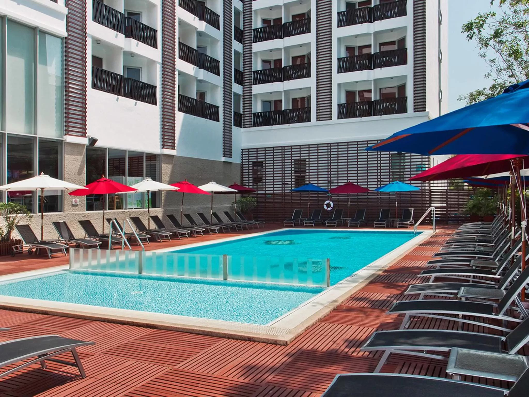 Swimming pool in Ibis Pattaya