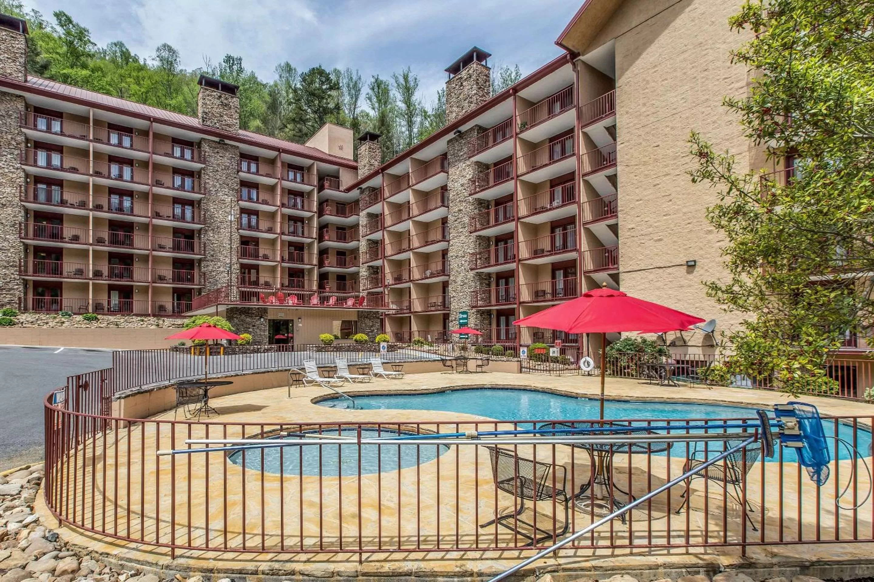 Property building in Quality Inn & Suites Gatlinburg North