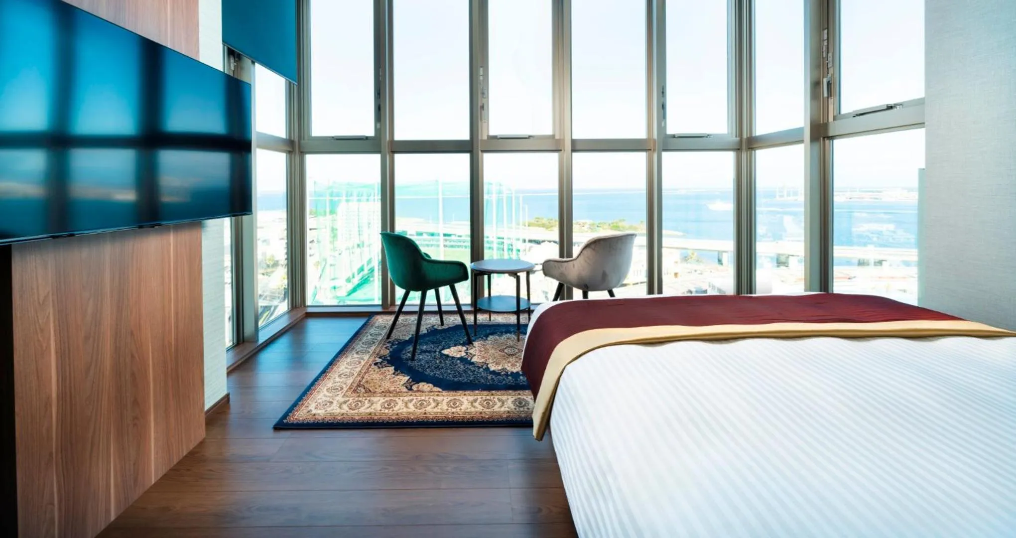 Sea view, Bed in HOTEL SANSUI NAHA Ryukyu Onsen Naminoue-No-Yu