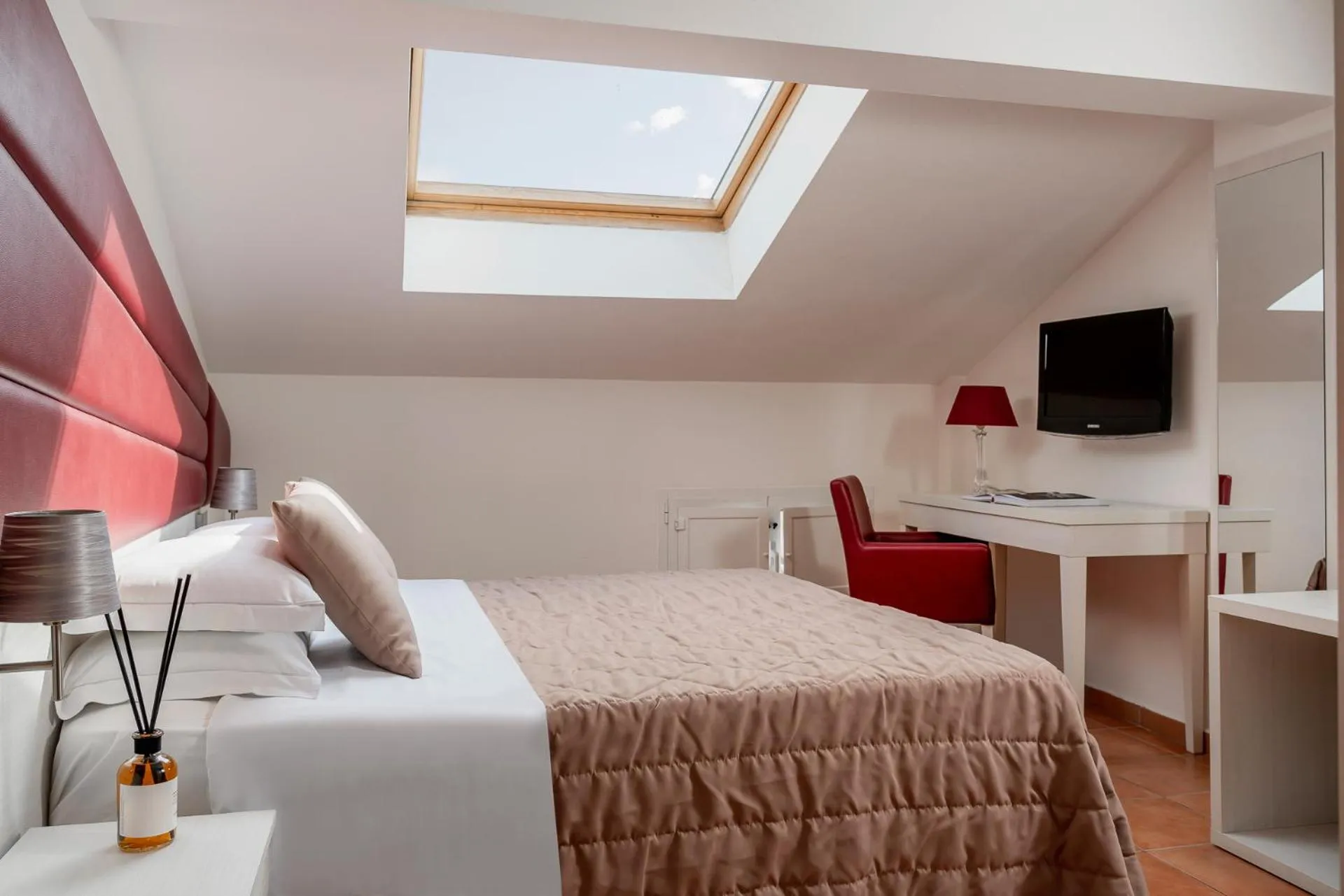 Bedroom, Bed in Albergo Rossini 1936 Small & Charming