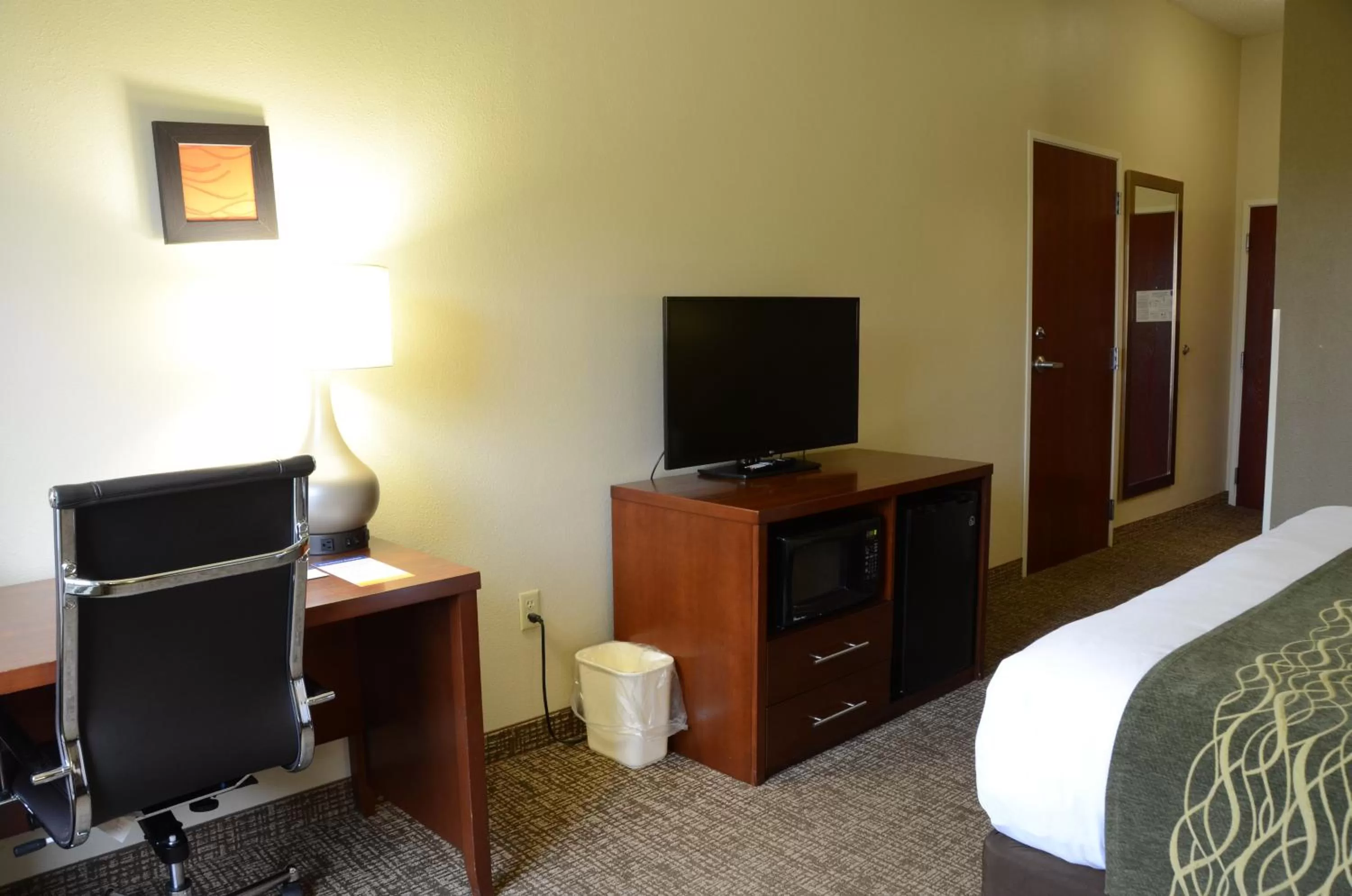 Photo of the whole room, Bed in Comfort Inn & Suites Cave City