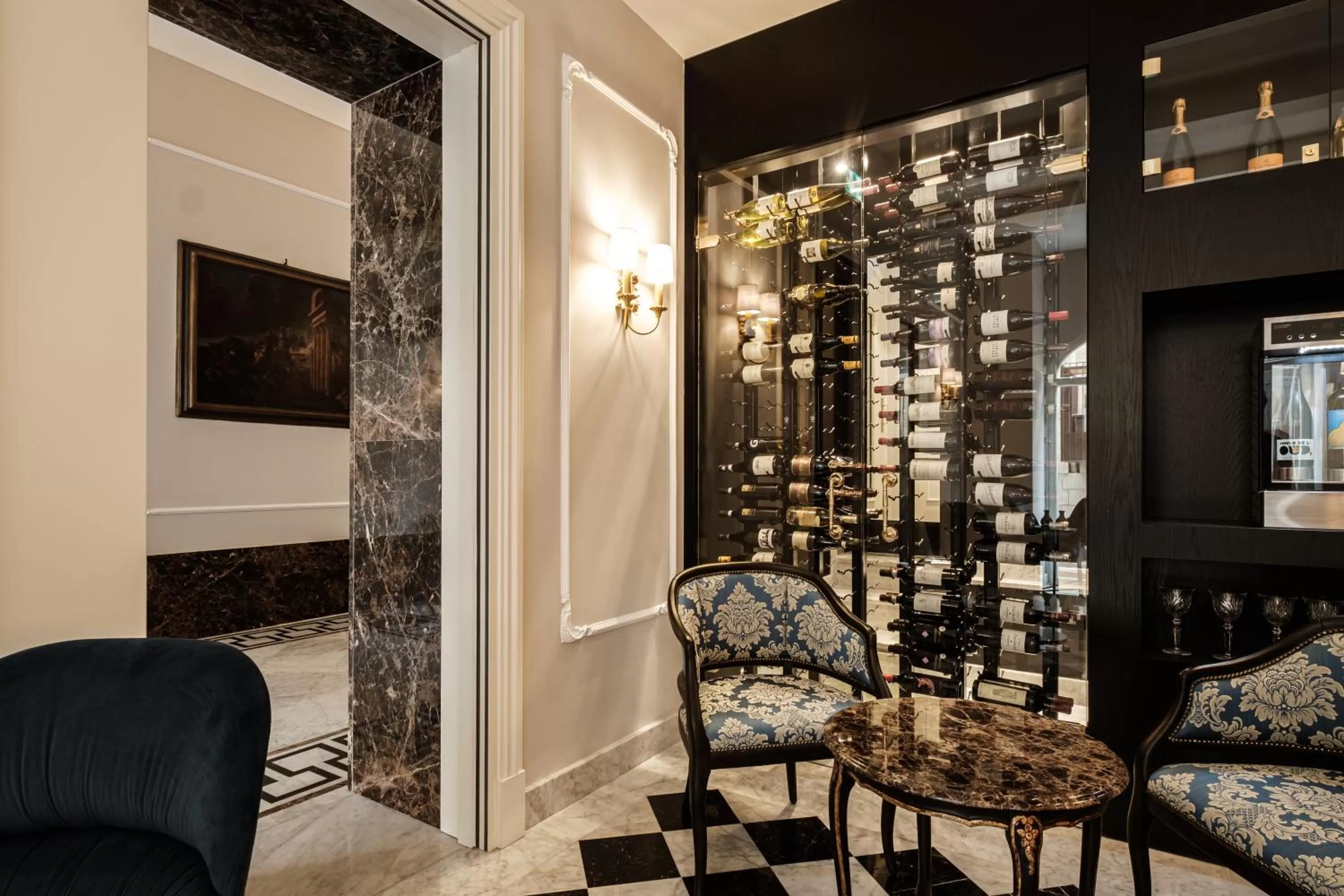 Lounge or bar, Bed in The Gomerino Hotel