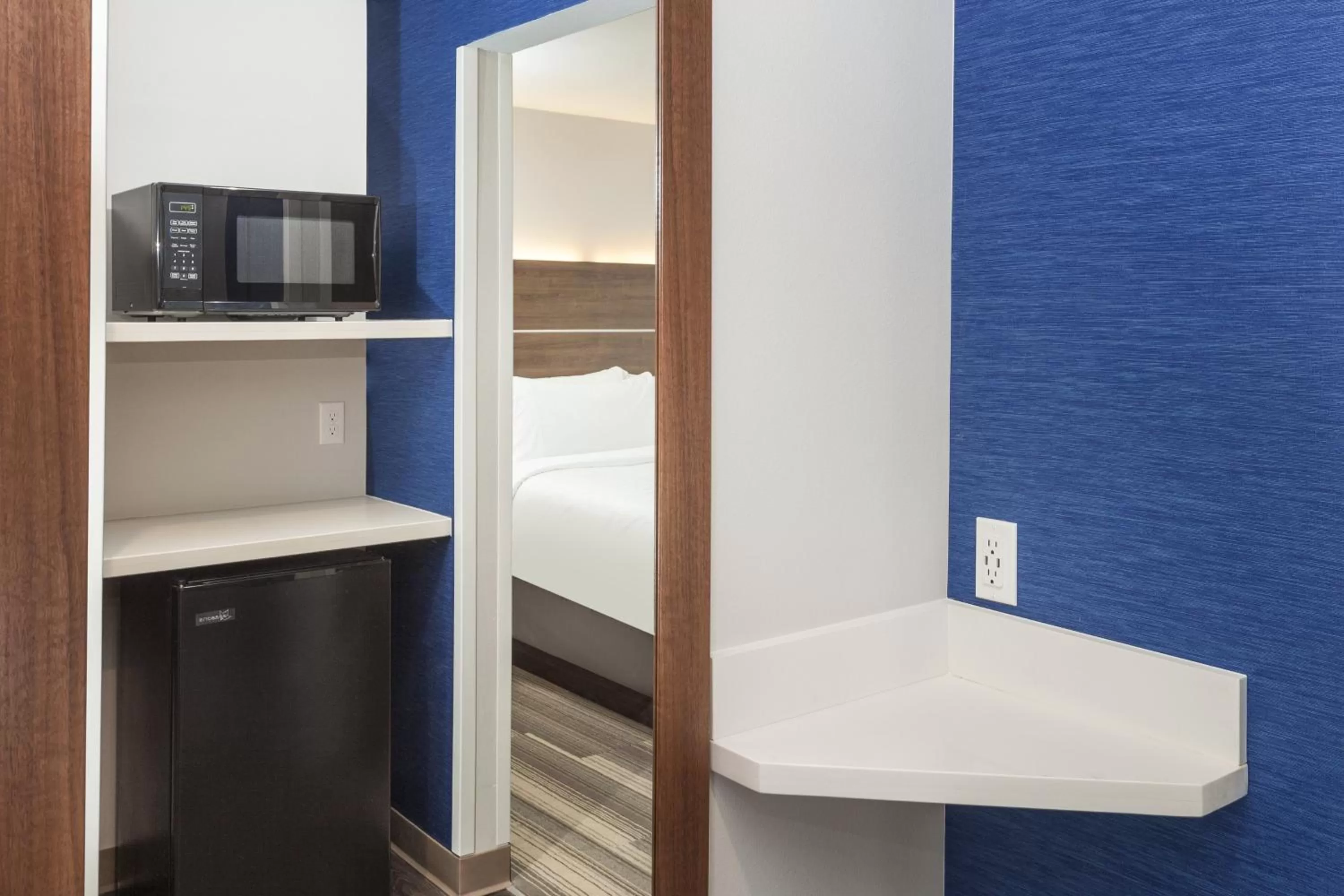 Photo of the whole room, Bed in Holiday Inn Express & Suites - Hudson I-94 by IHG