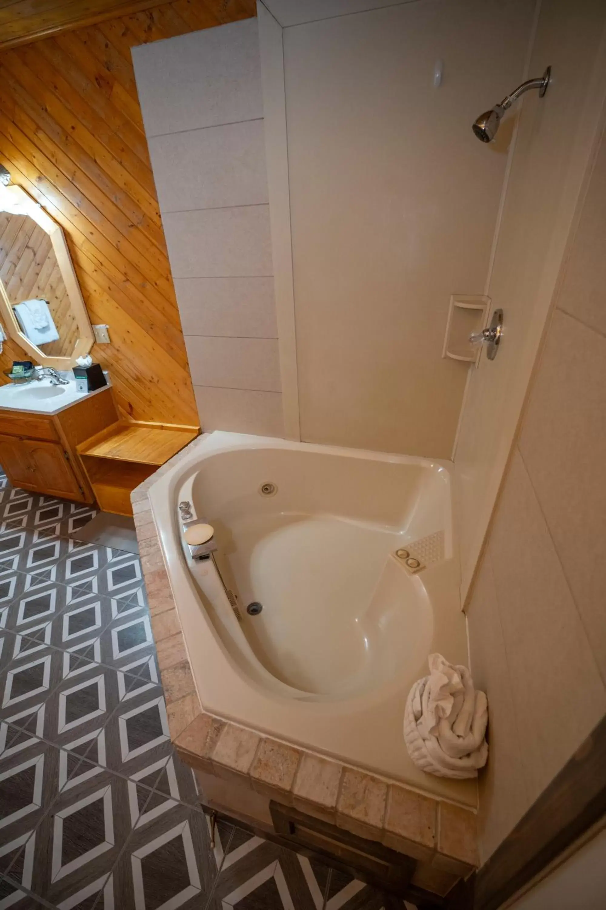 King Room with Spa Bath - Non Pet Friendly in Estes Mountain Inn King Room with Spa Bath - Non Pet Friendly in Estes Mountain Inn