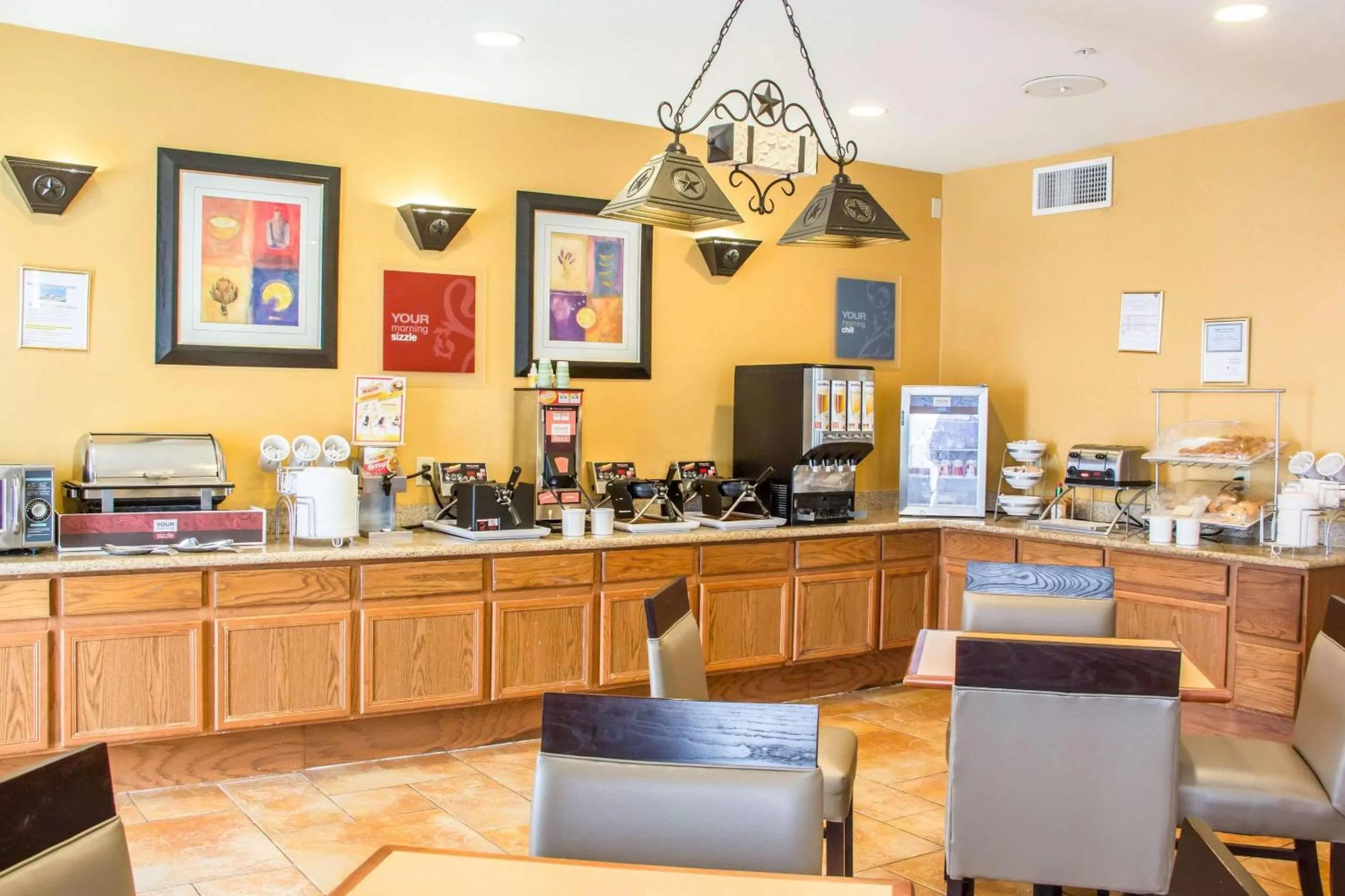 Breakfast in Comfort Suites San Antonio Near Seaworld