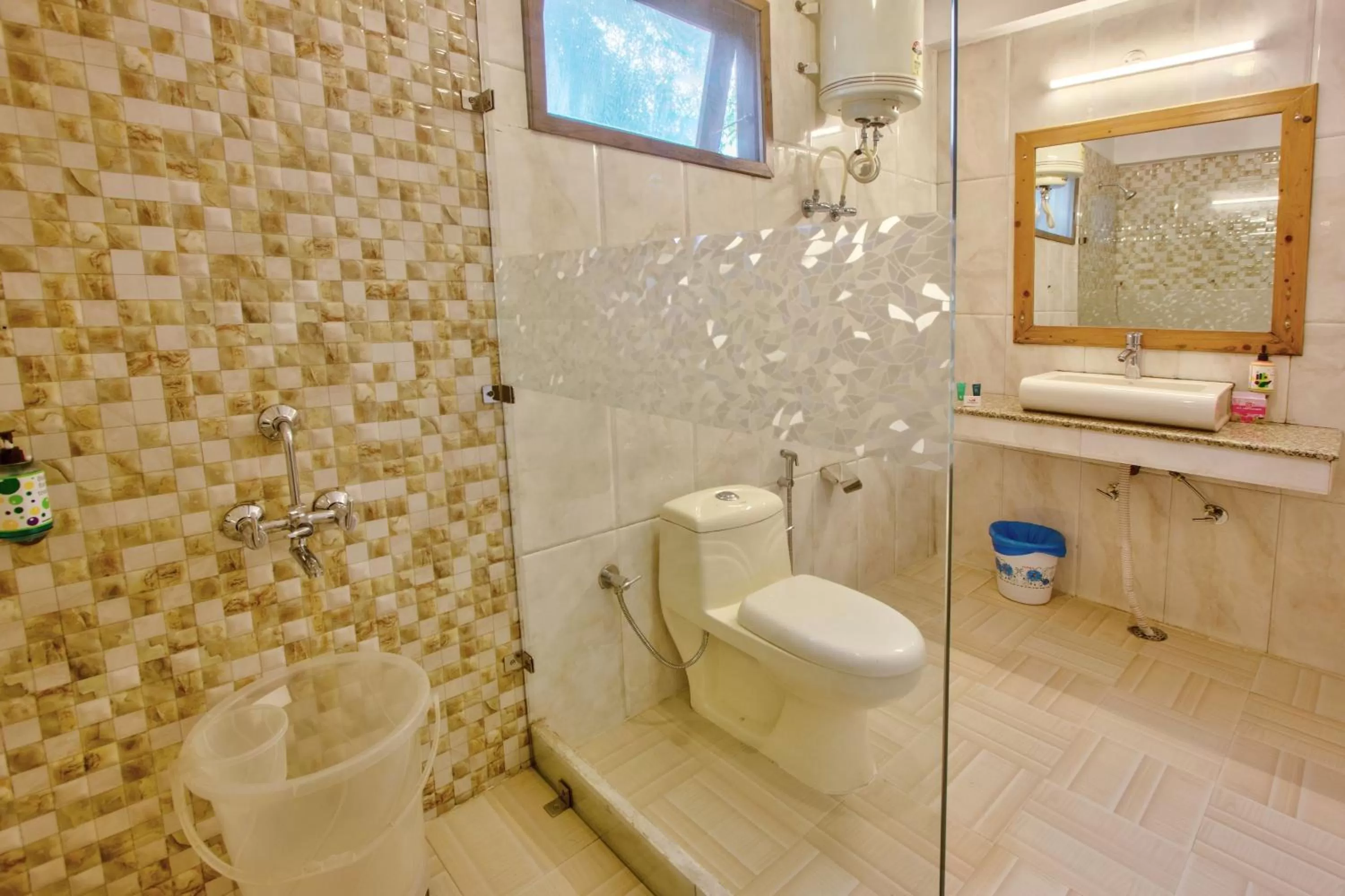 Bathroom in Woodstock Inn Manali 800 Mtrs from Mall Road
