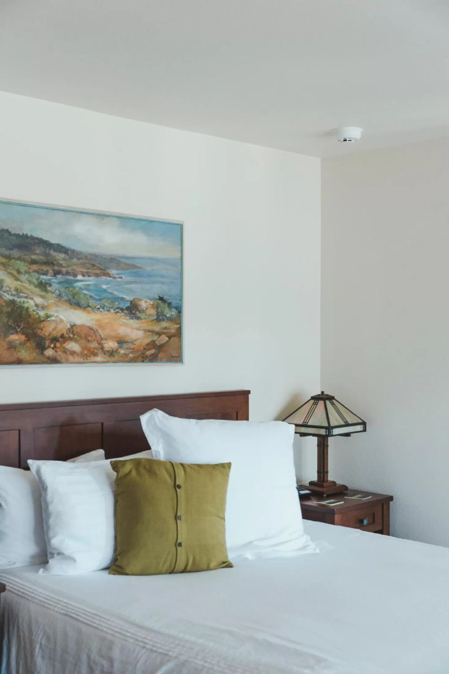 Bed in Noyo Harbor Inn