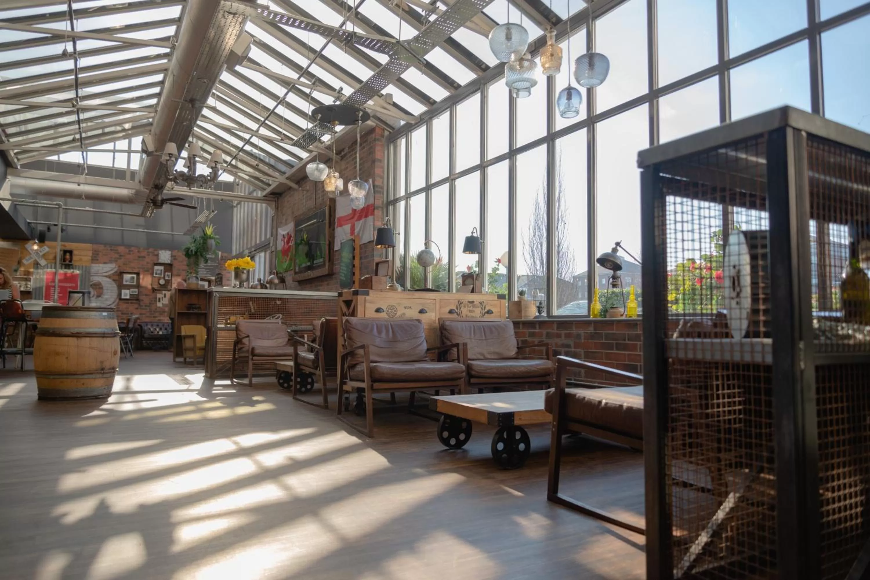 Communal lounge/ TV room in Novotel Cardiff Centre