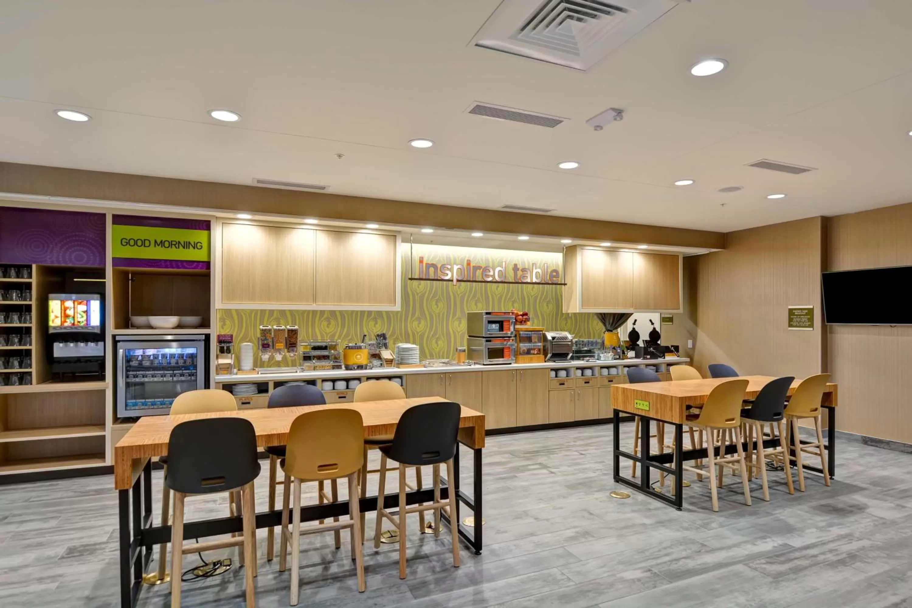 Dining area in Home2 Suites By Hilton Lafayette
