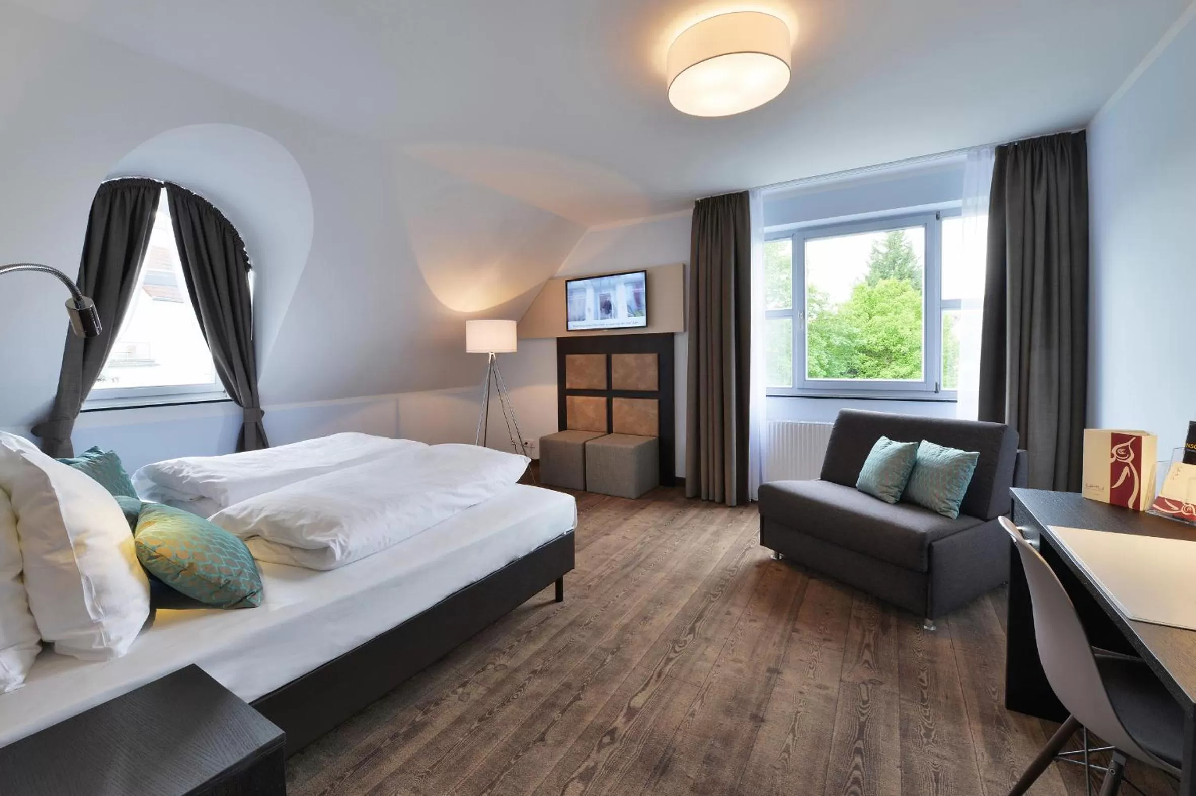 Photo of the whole room, Bed in UHU Gästehaus Superior