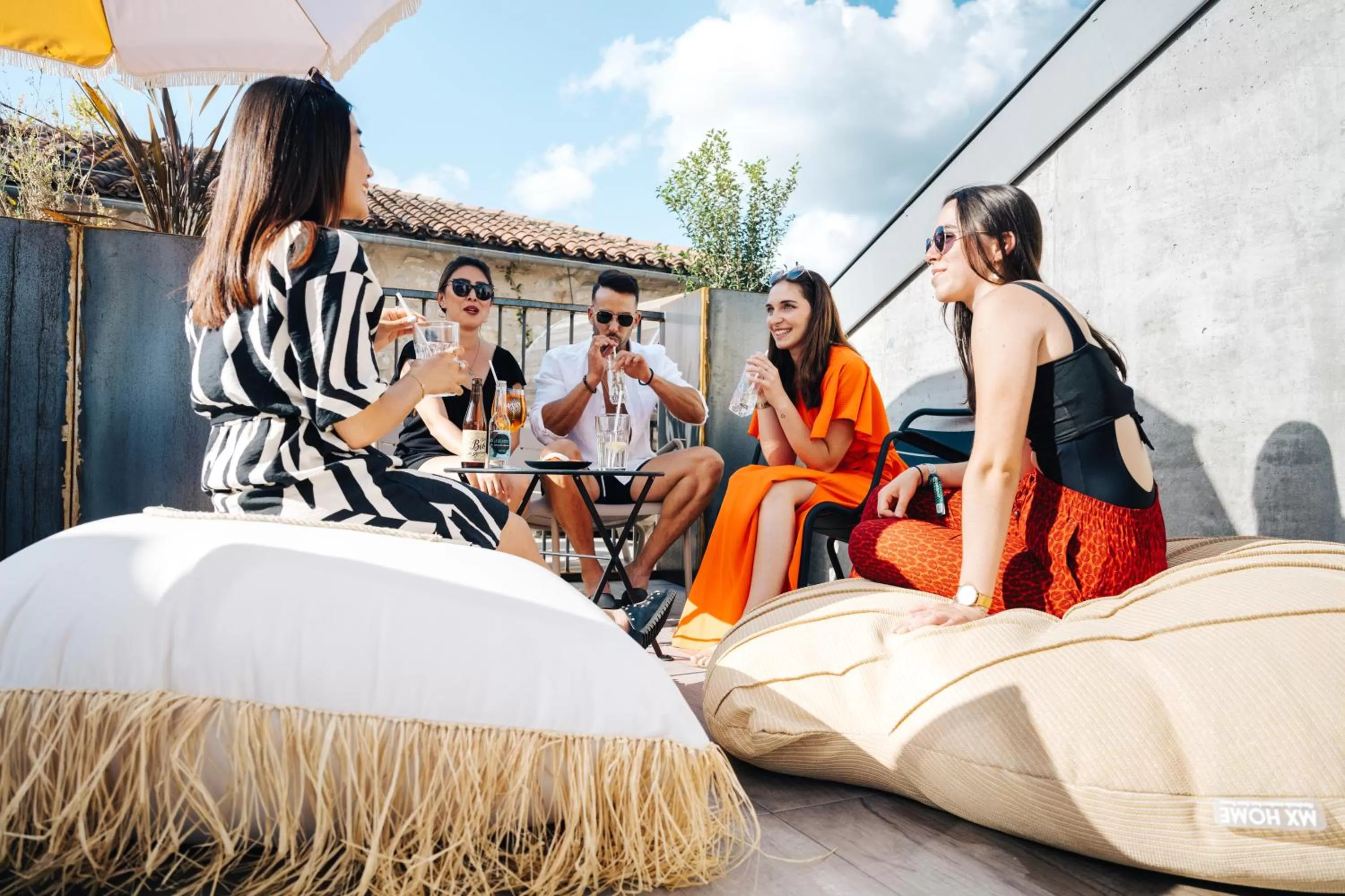 Patio in Urban Style HOTEL LES FLEURINES