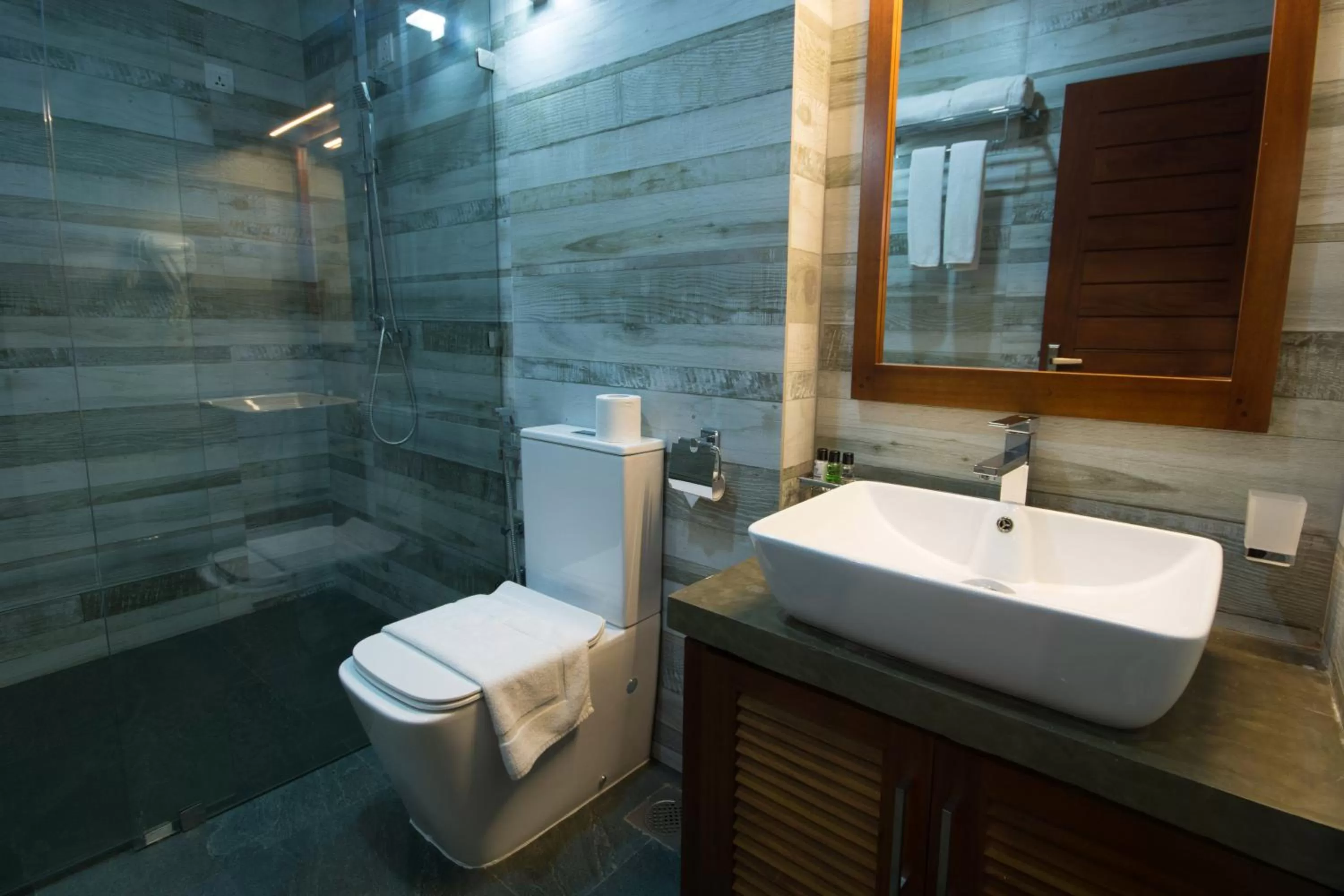 Bathroom in Ceyloni City Hotel