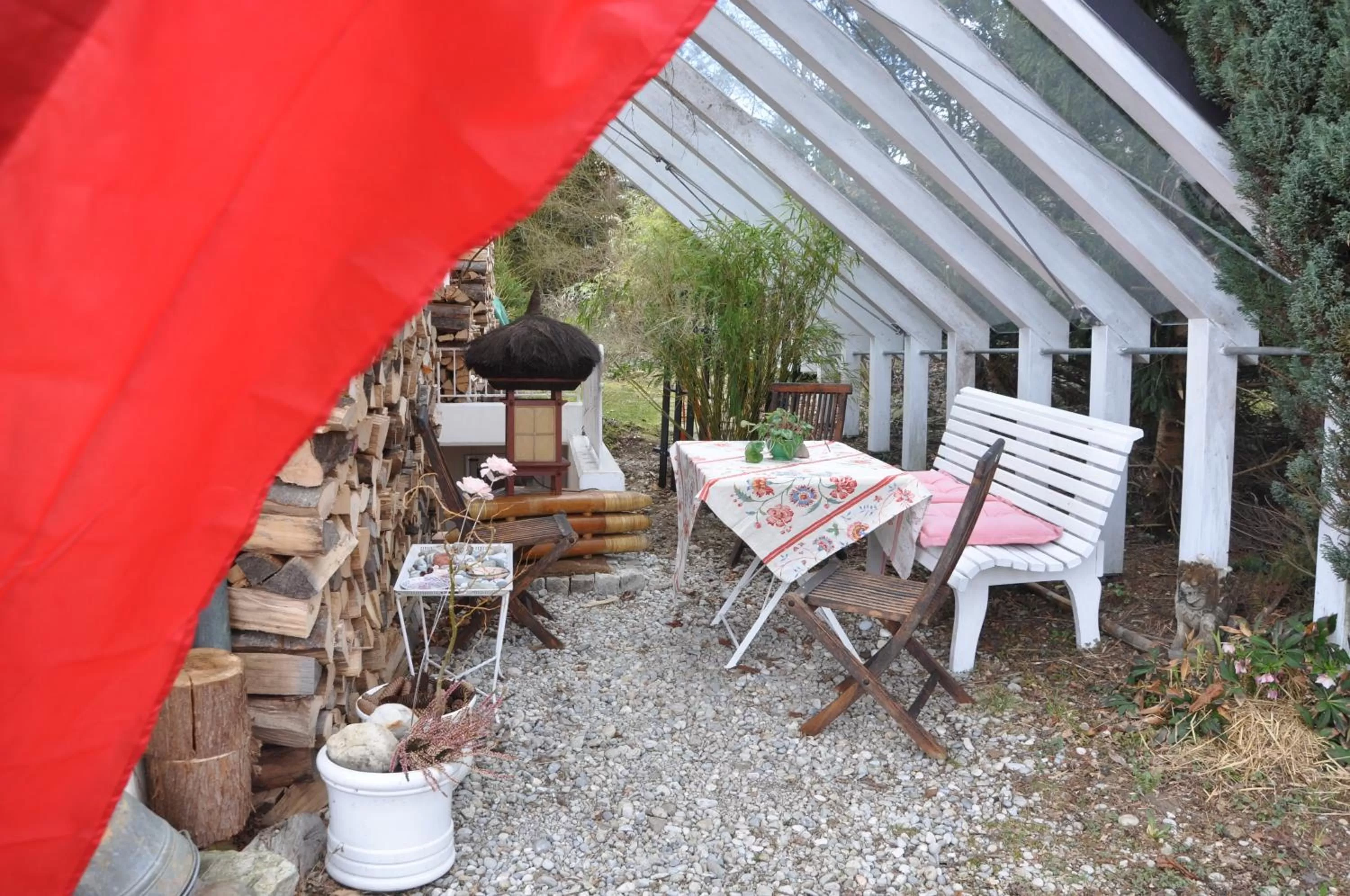 Balcony/Terrace, BBQ Facilities in Bed and Breakfast Bavaria München