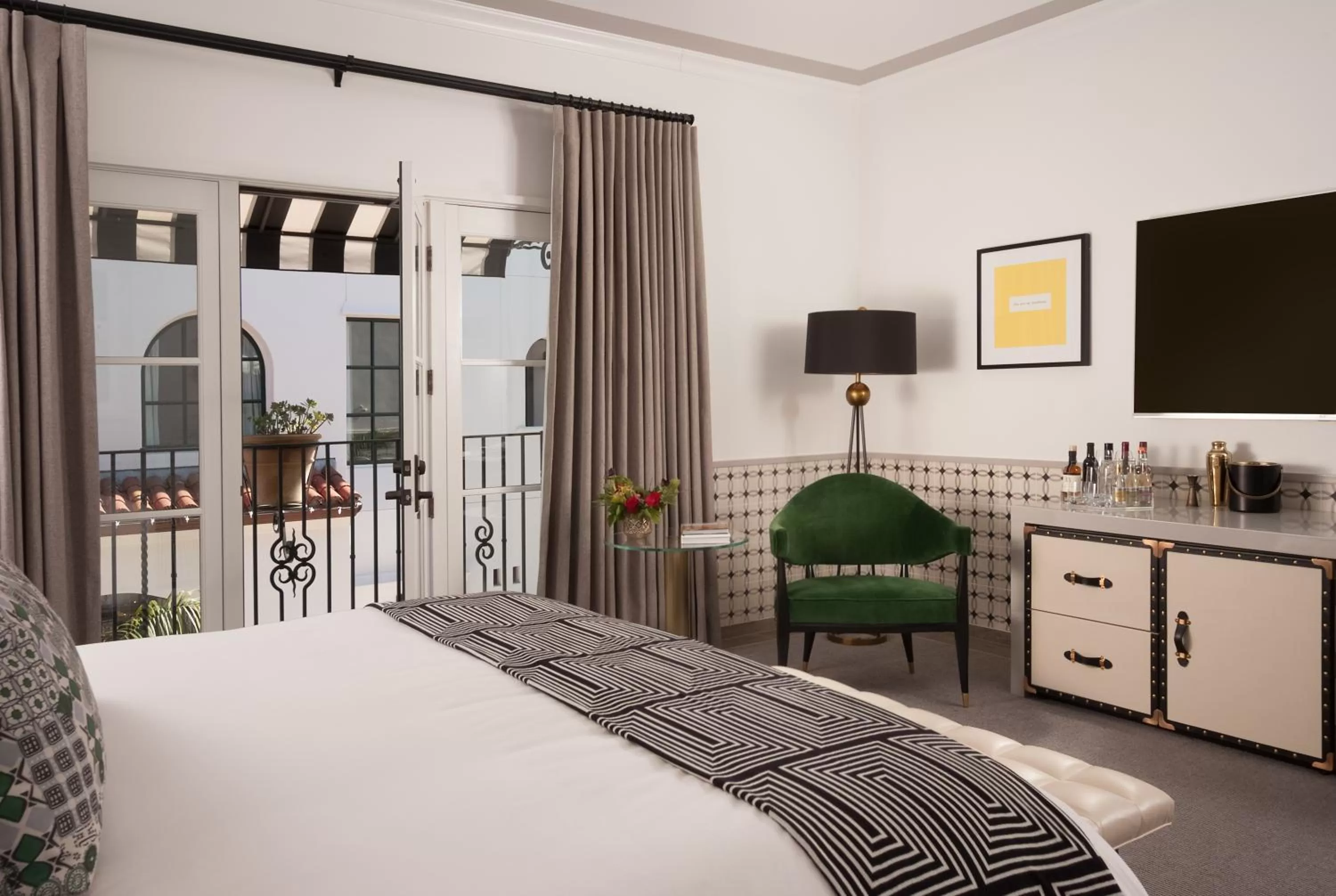 TV and multimedia, Bed in Hotel Californian