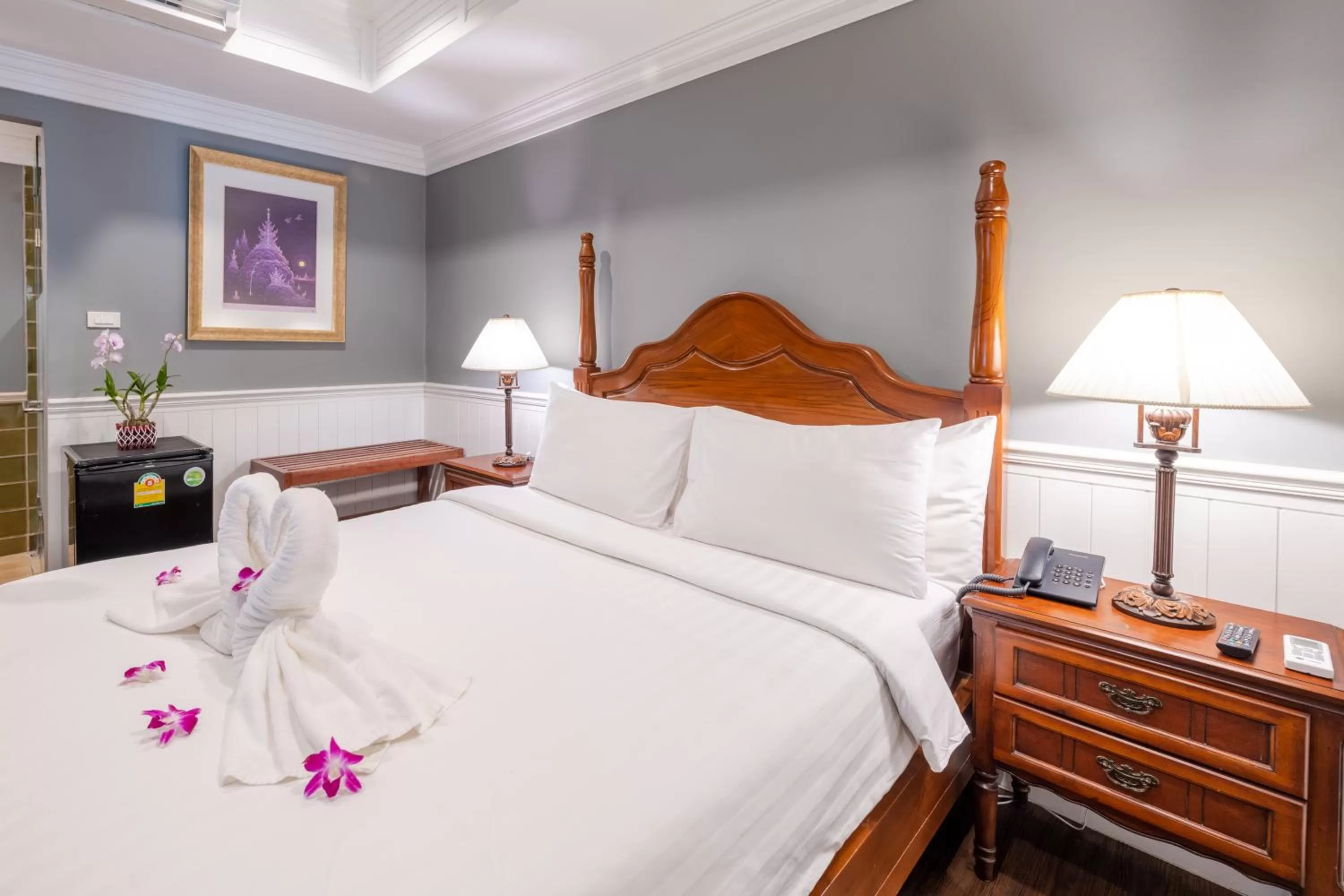 Bedroom, Bed in The Orchid House 153