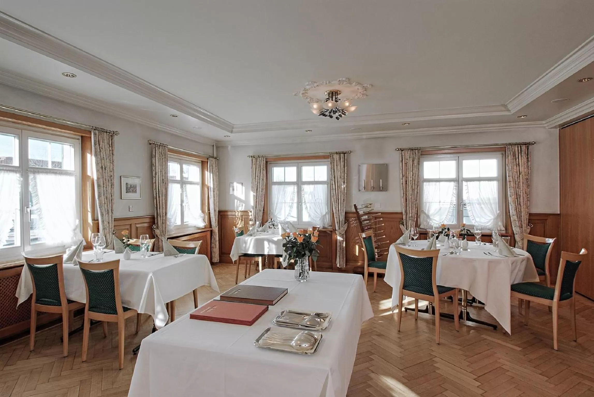 Restaurant/Places to Eat in Gasthof Eisenbahn