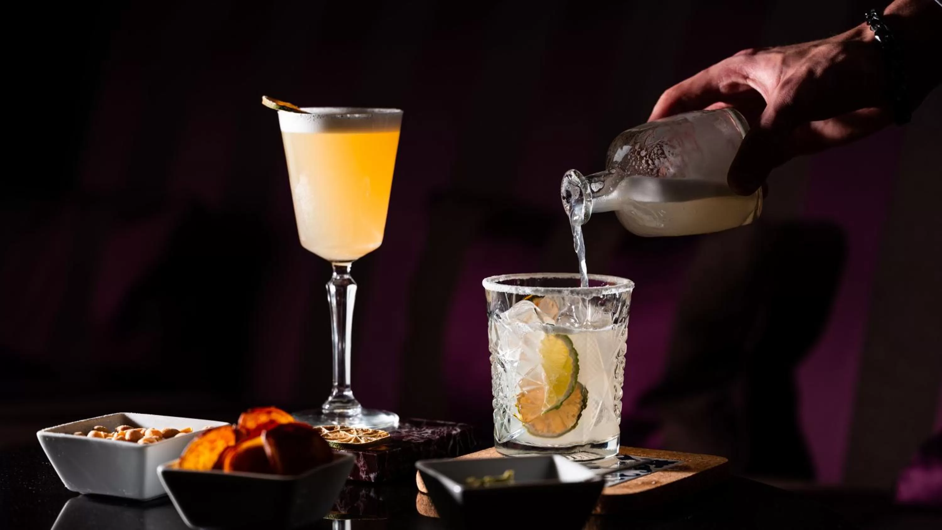 Lounge or bar in InterContinental Porto - Palacio das Cardosas by IHG