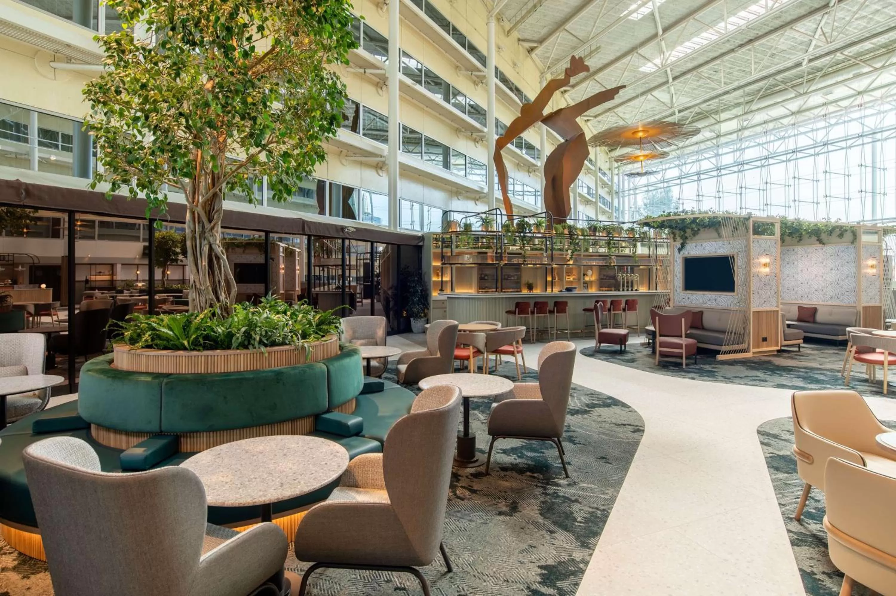 Lounge or bar in Hilton London Heathrow Airport