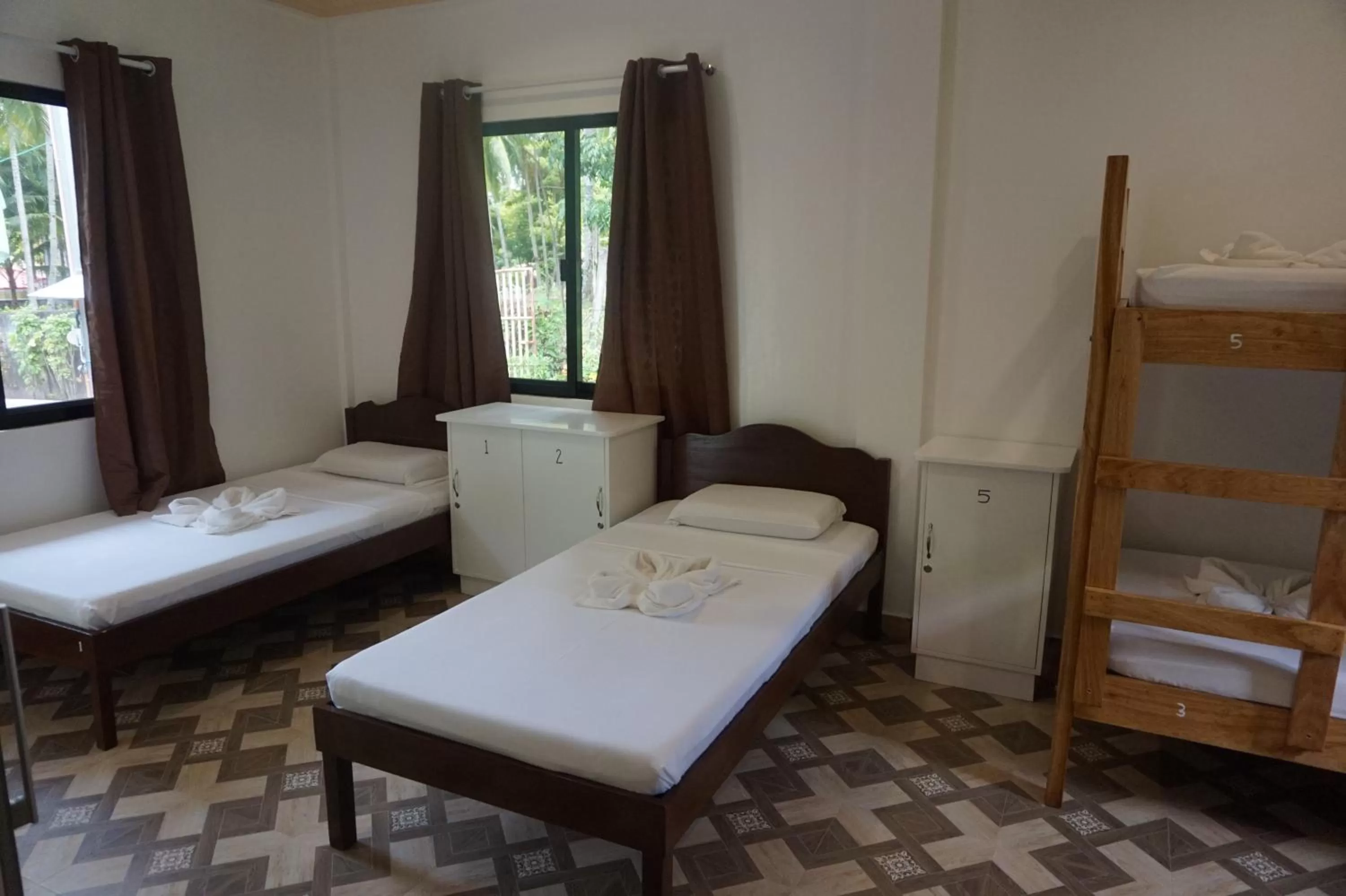 Photo of the whole room, Bed in Wellbeach Dive Resort