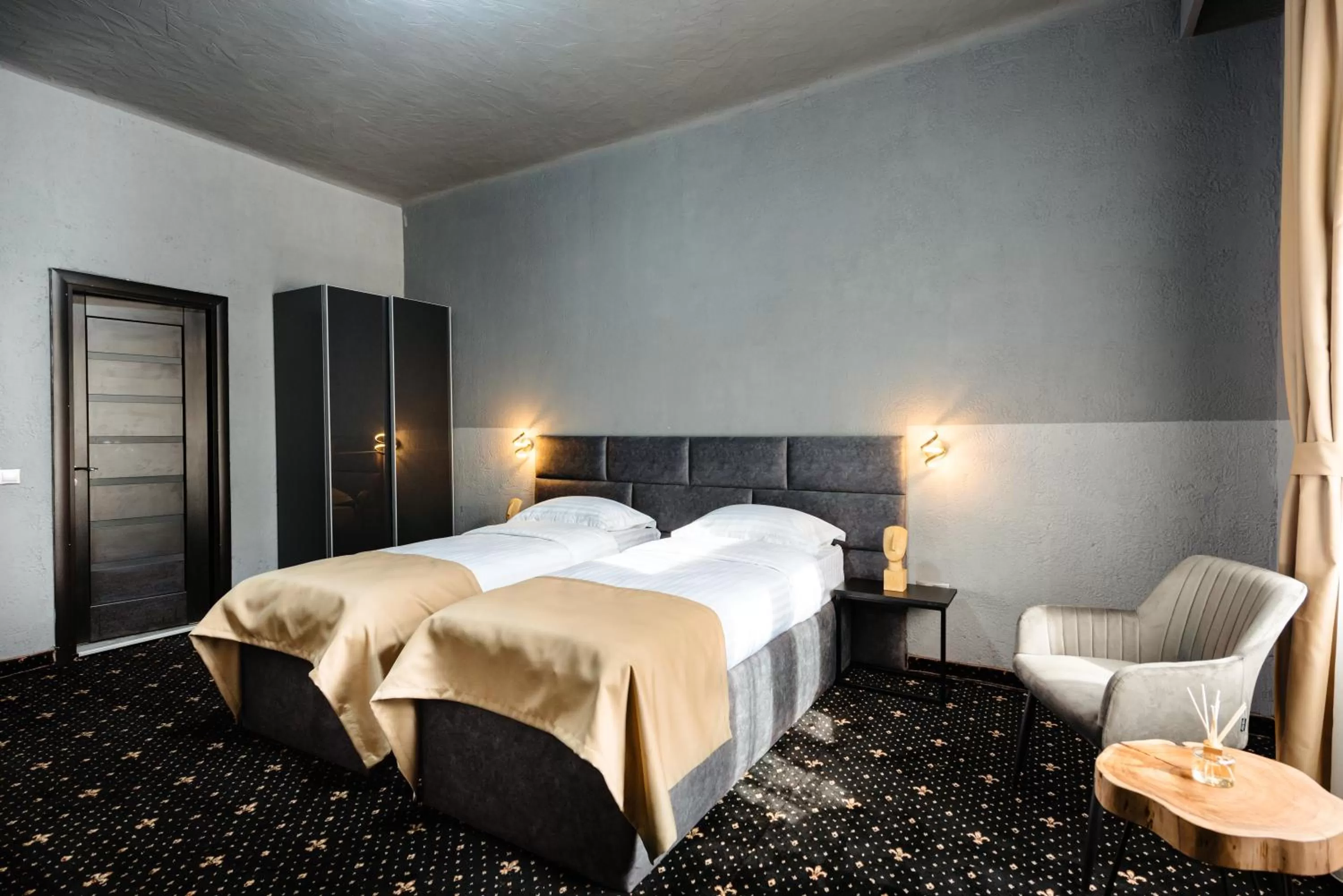 Photo of the whole room, Bed in Palace Bulevard Inn