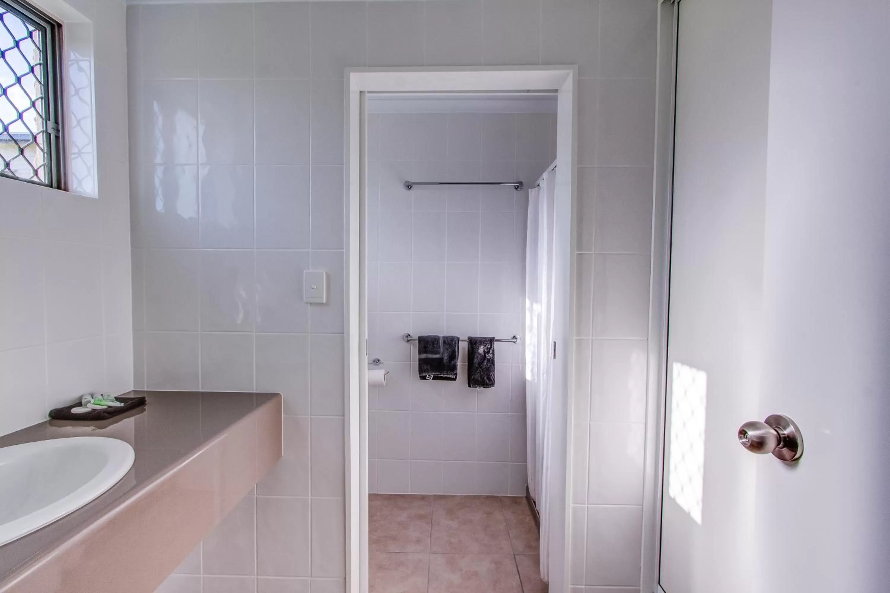 Bathroom in Galaxy Mackay Motor Inn
