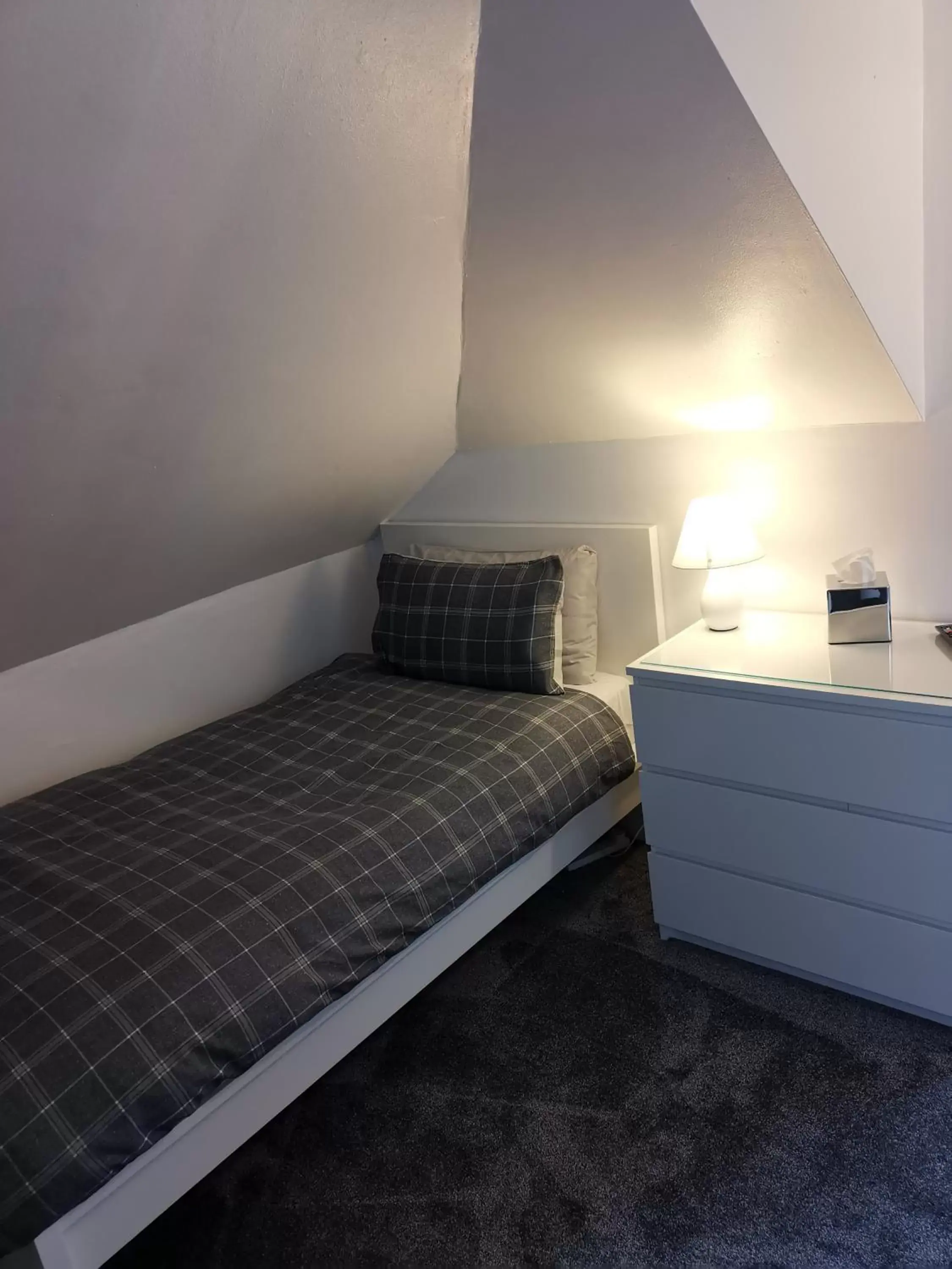 Budget Twin Room (No Hot Tub) in Glenfern Guest House and a separate Cottage with its own private hot tub Budget Twin Room (No Hot Tub) in Glenfern Guest House and a separate Cottage with its own private hot tub