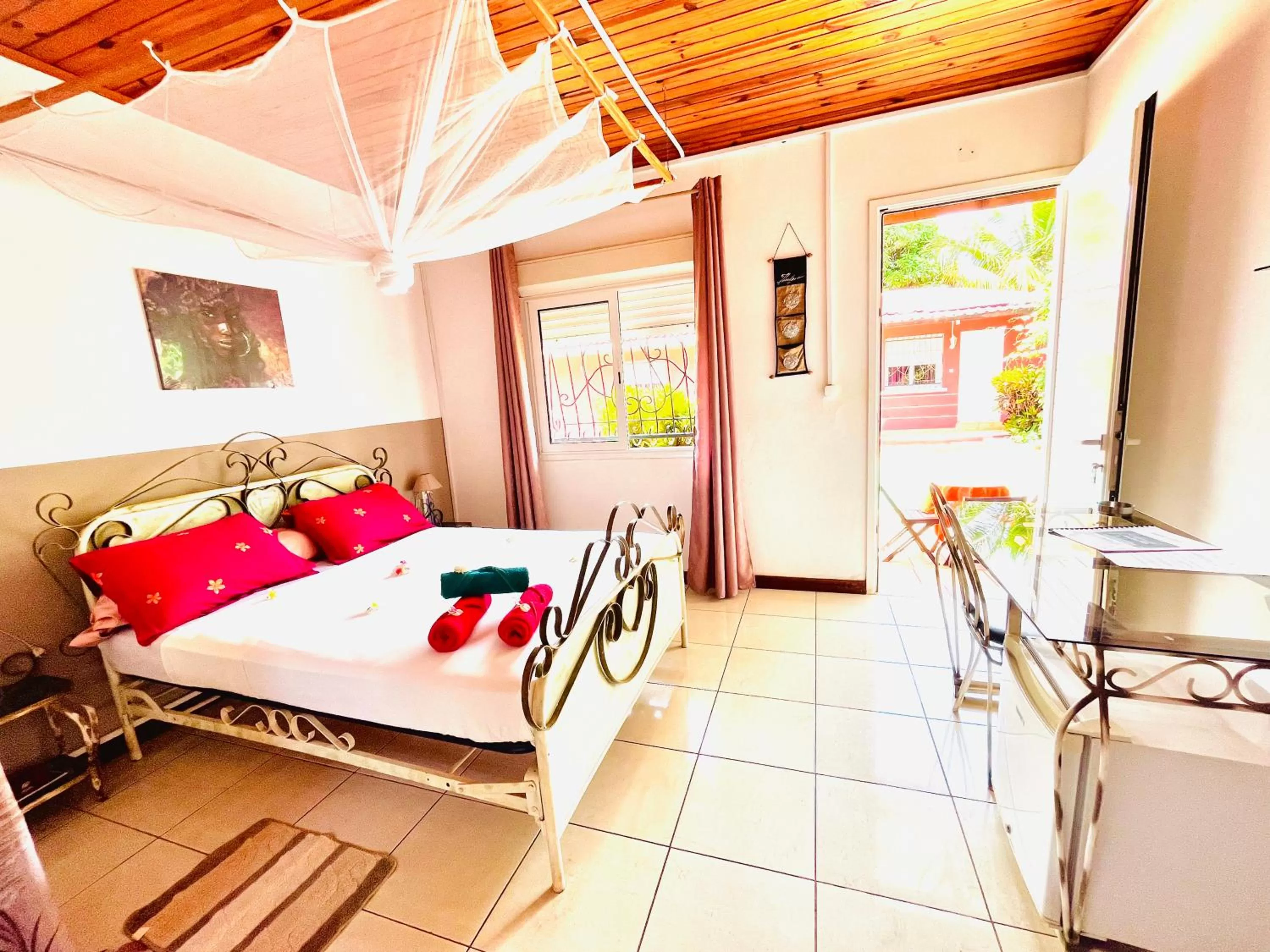 Bedroom, Bed in Régina Lodge Diégo Suarez Madagascar