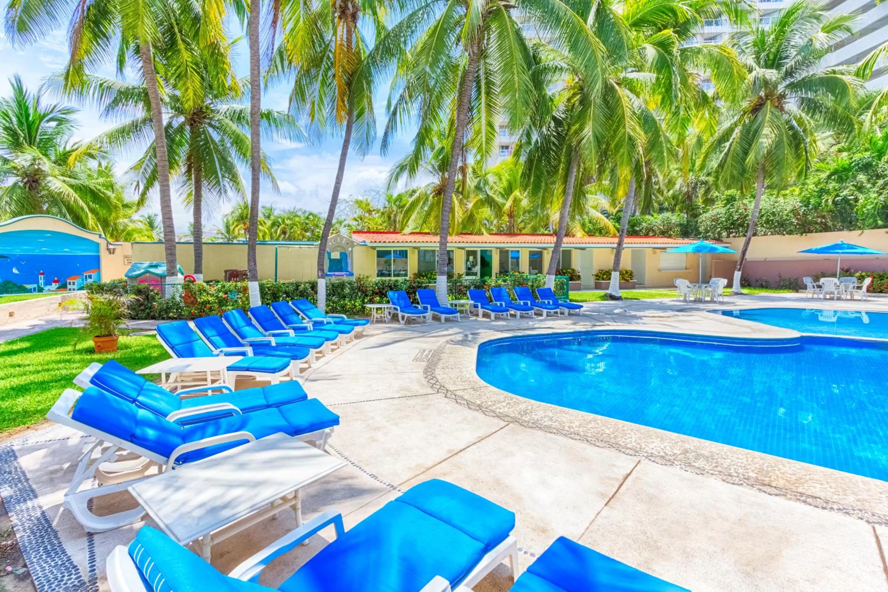 Swimming pool in Posada Real Ixtapa