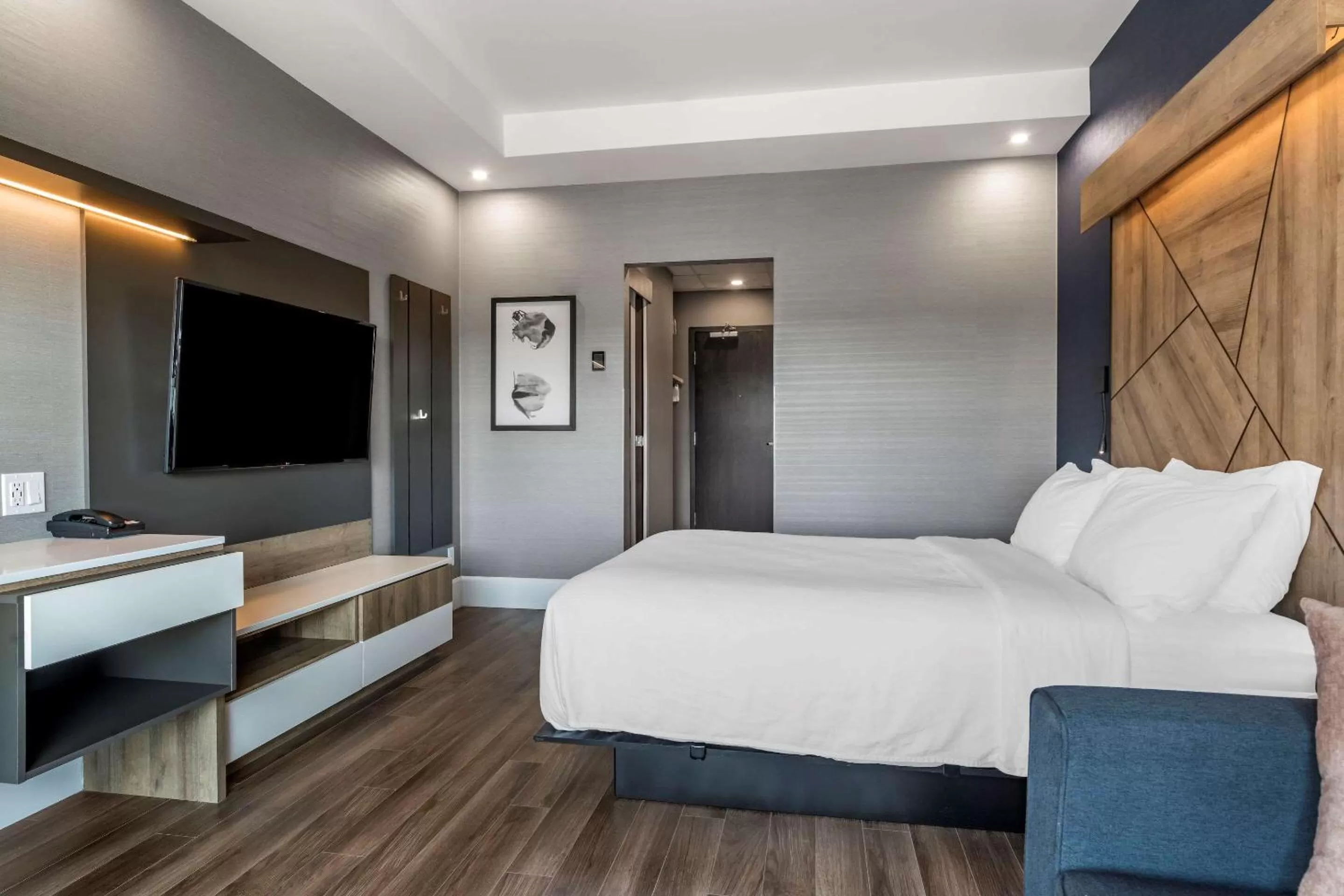 Photo of the whole room, Bed in Quality Hotel & Conference Centre