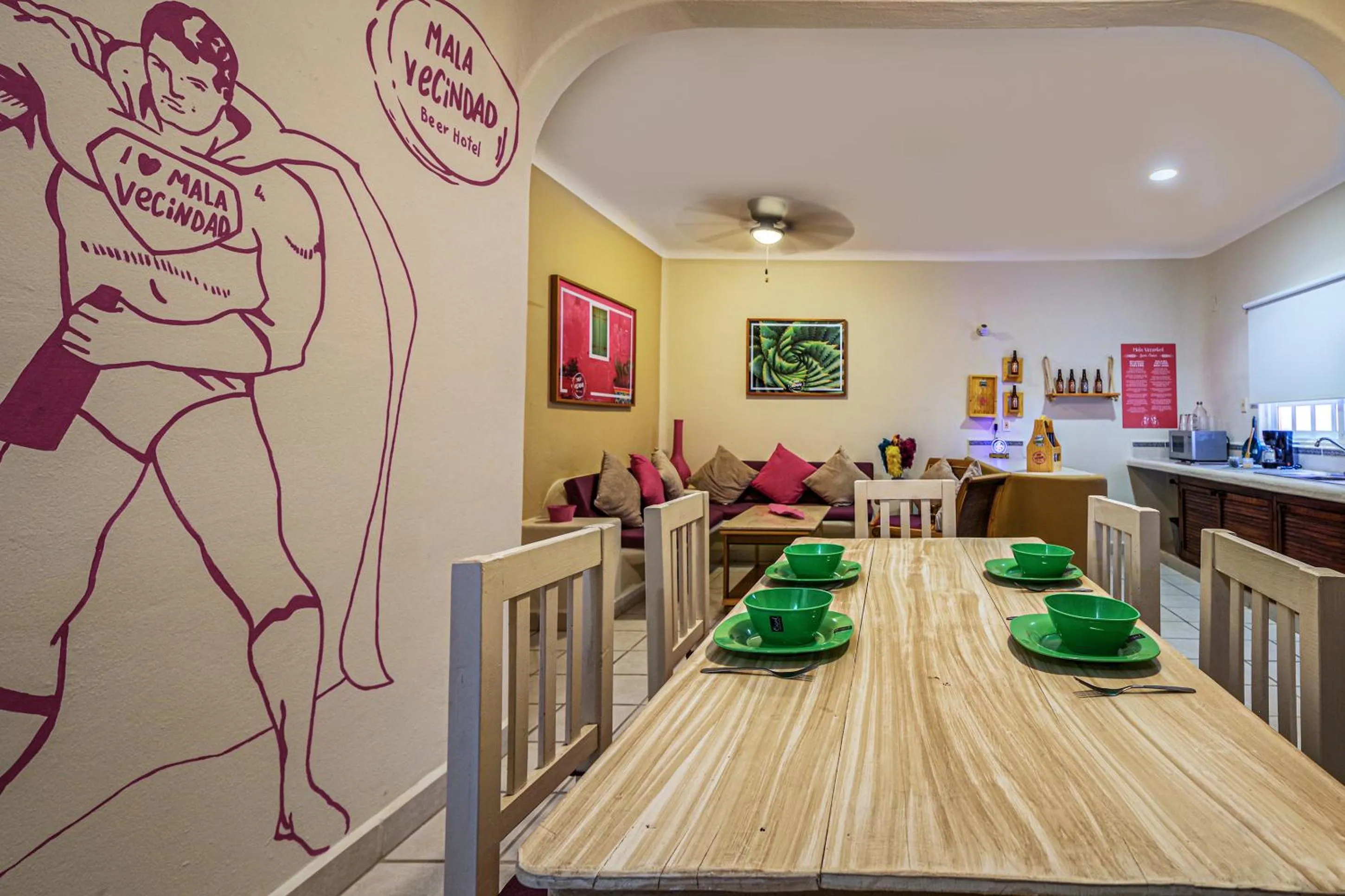 Living room in Mala Vecindad Playa Beer Hotel