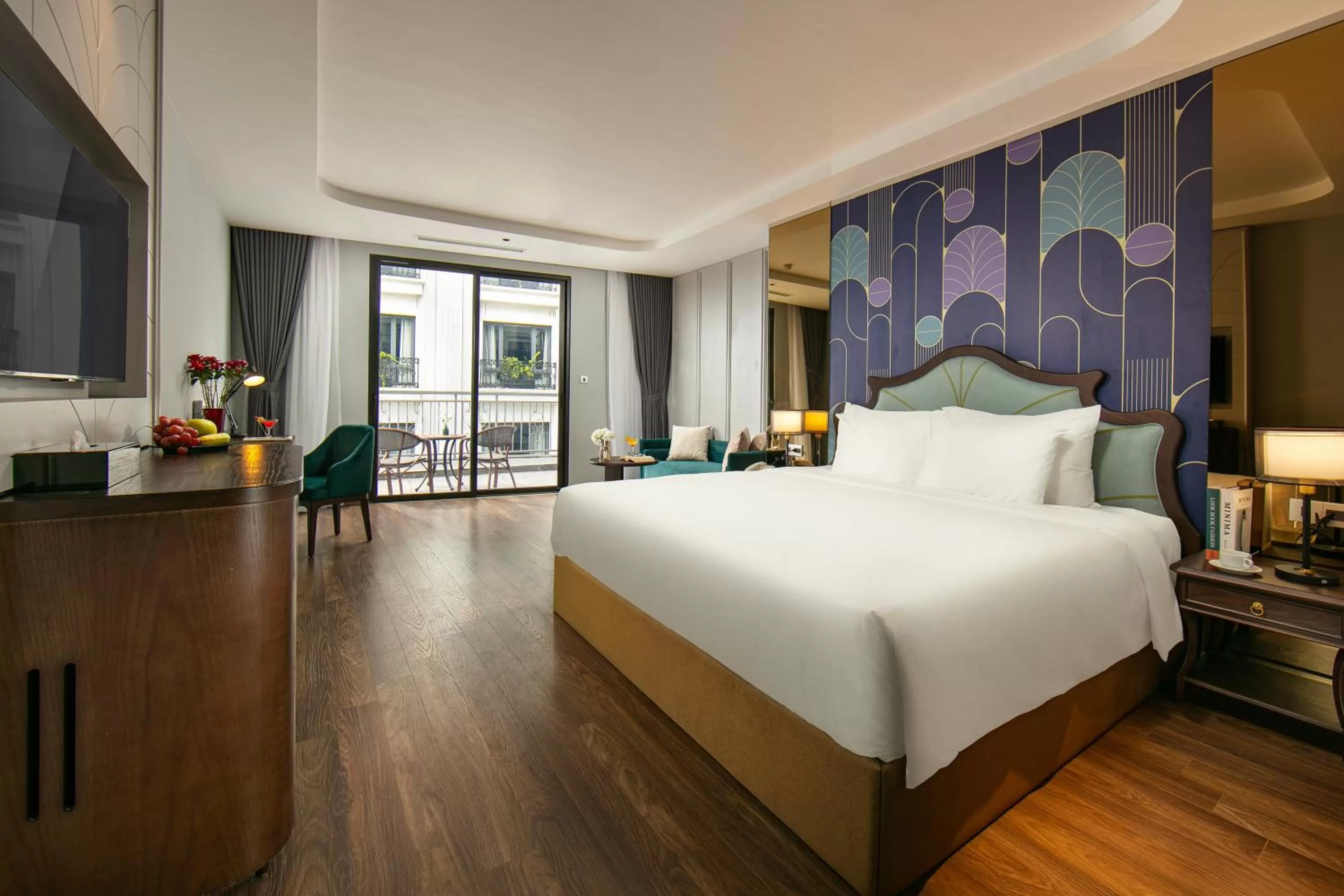 Bed in MAY DE VILLE Lakeside Hotel